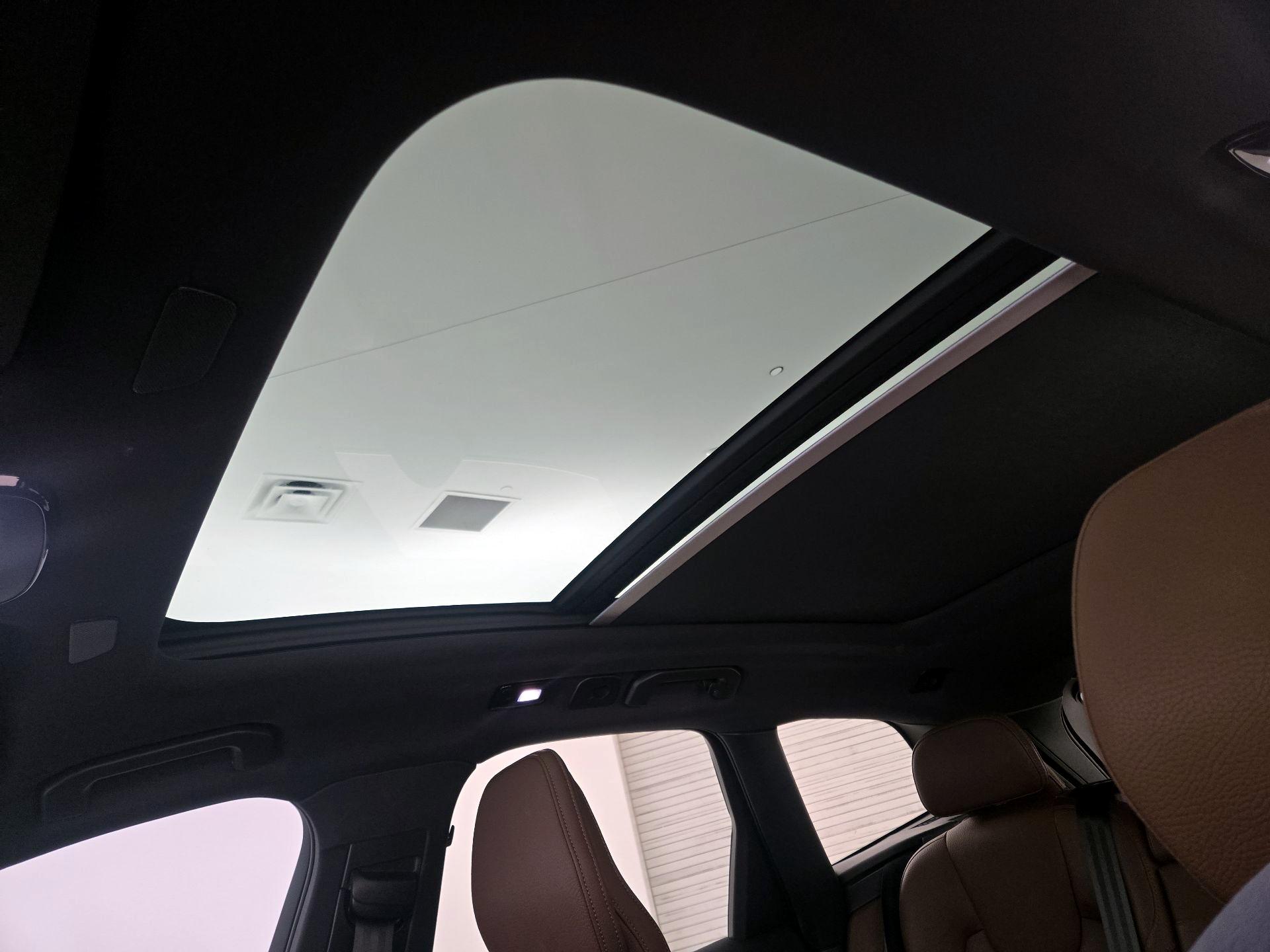 Thumbnail: 2022 Volvo XC60 - 20