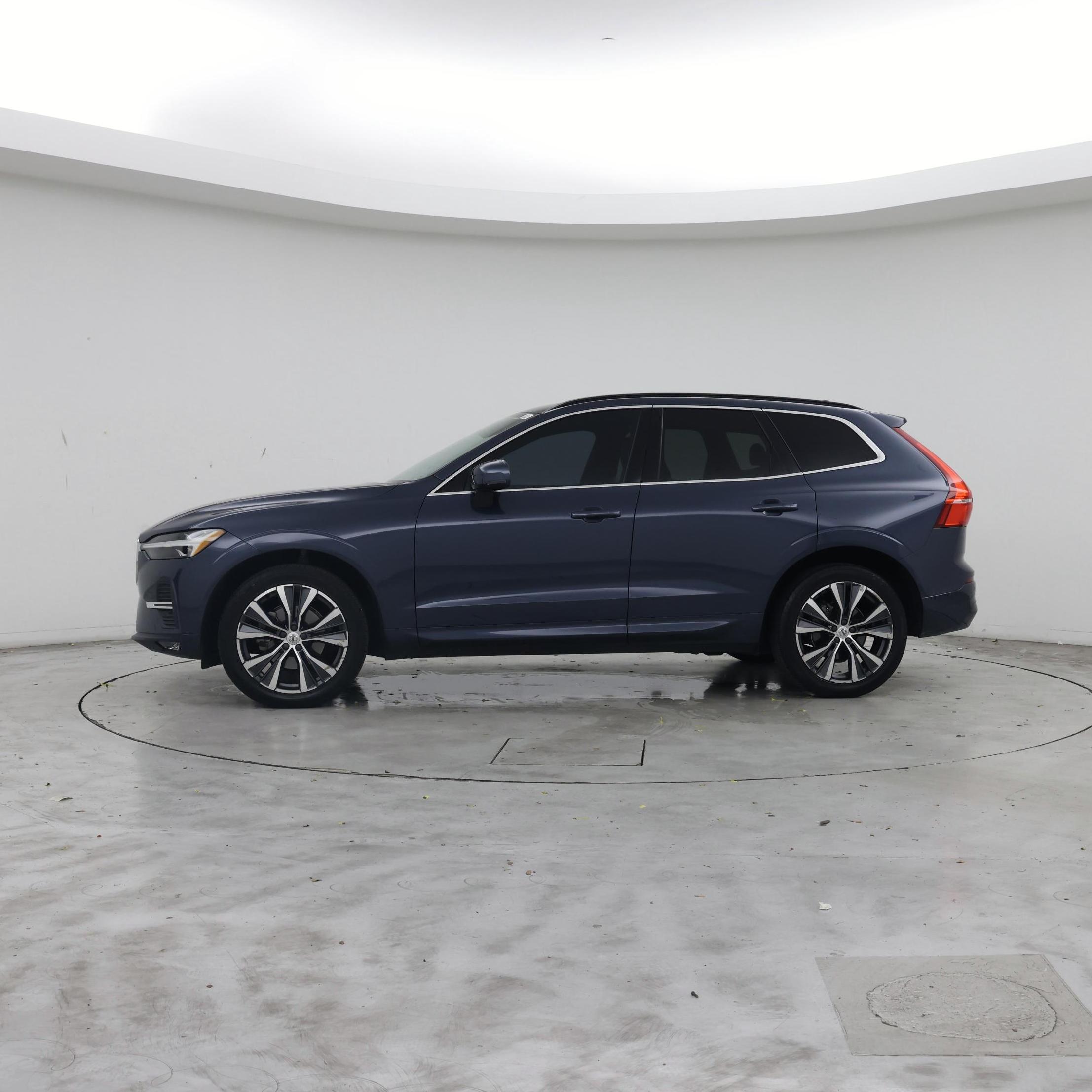 Thumbnail: 2022 Volvo XC60 - 3