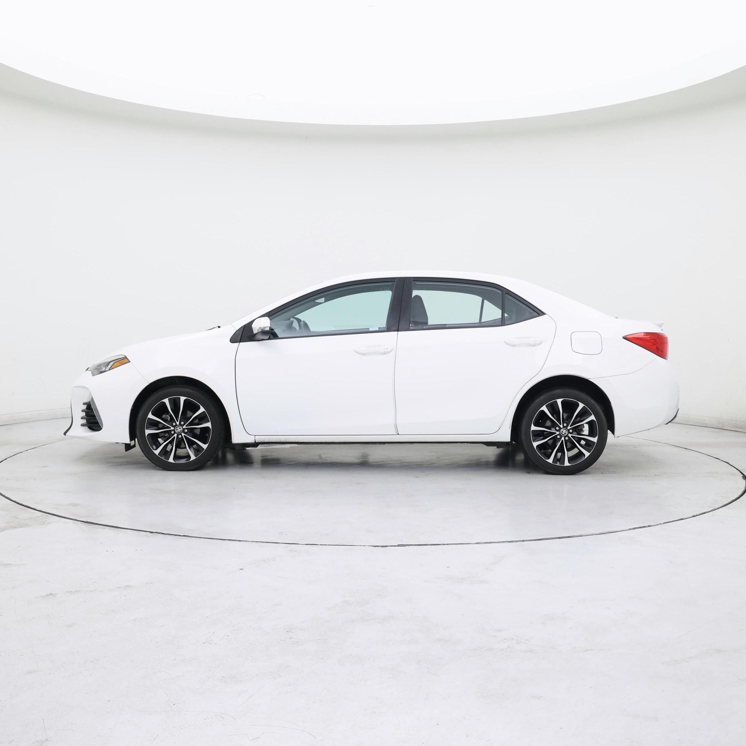 Thumbnail: 2018 Toyota Corolla - 3