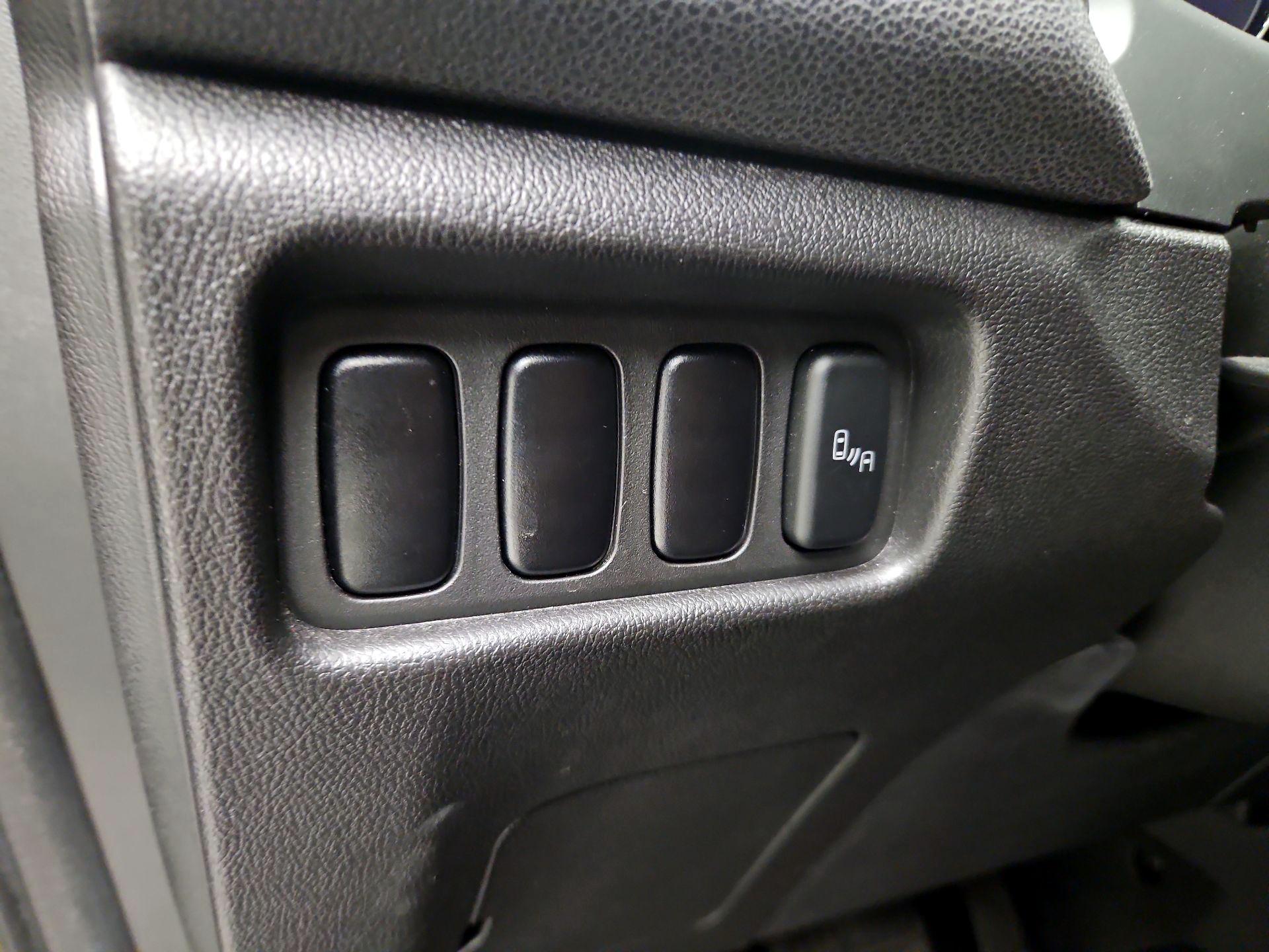 Thumbnail: 2019 Mitsubishi Outlander Sport - 13