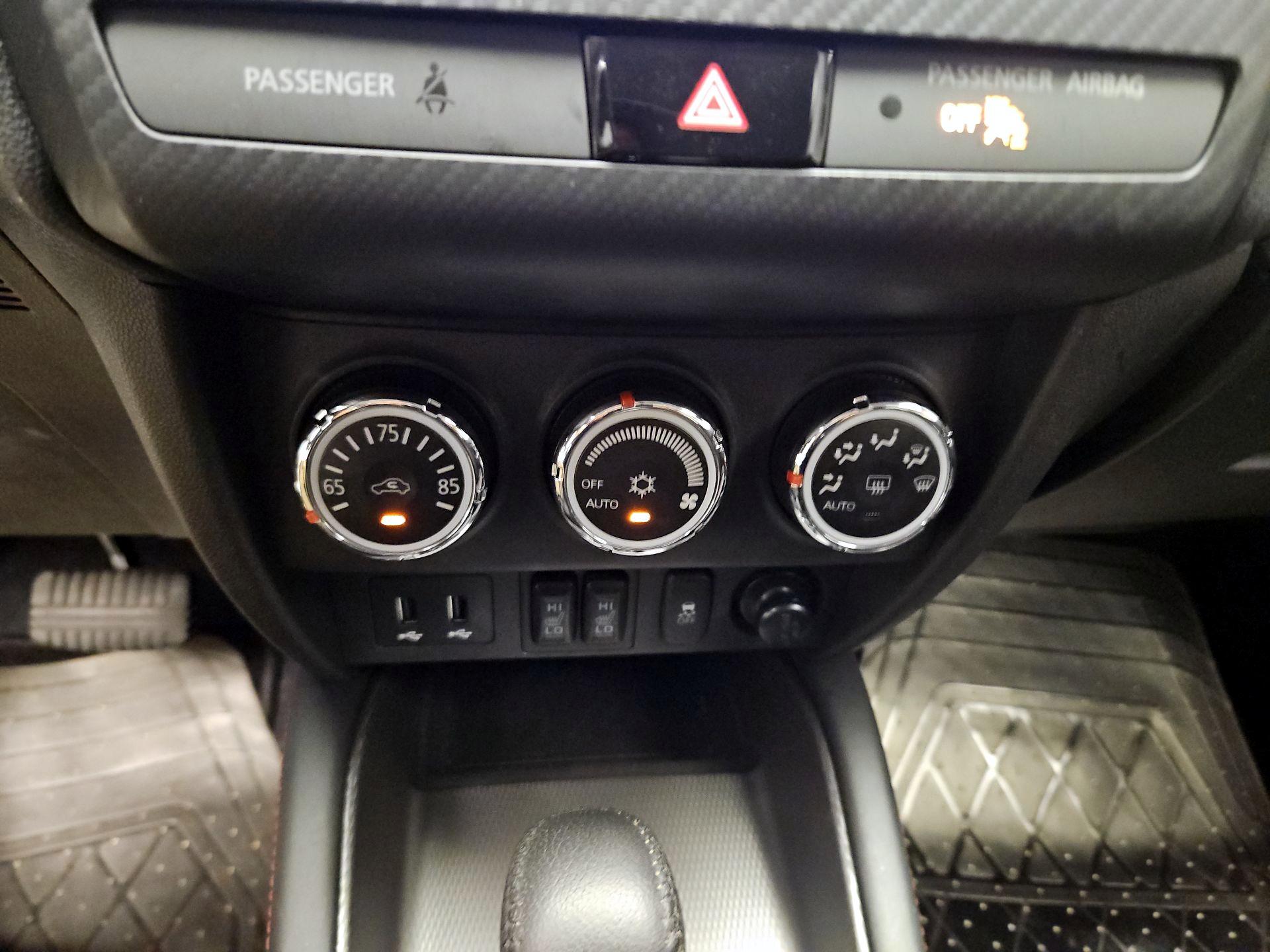 Thumbnail: 2019 Mitsubishi Outlander Sport - 16