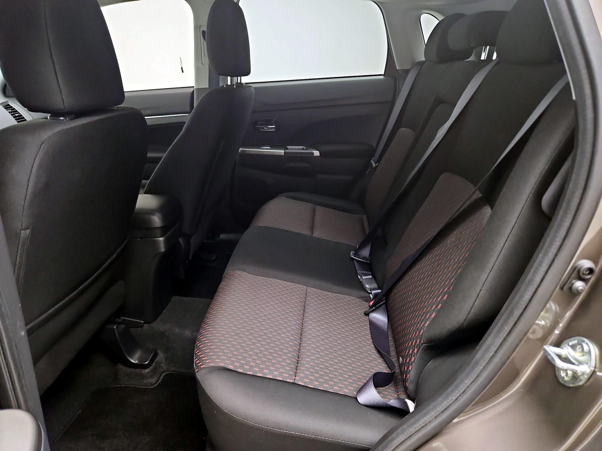 Thumbnail: 2019 Mitsubishi Outlander Sport - 19