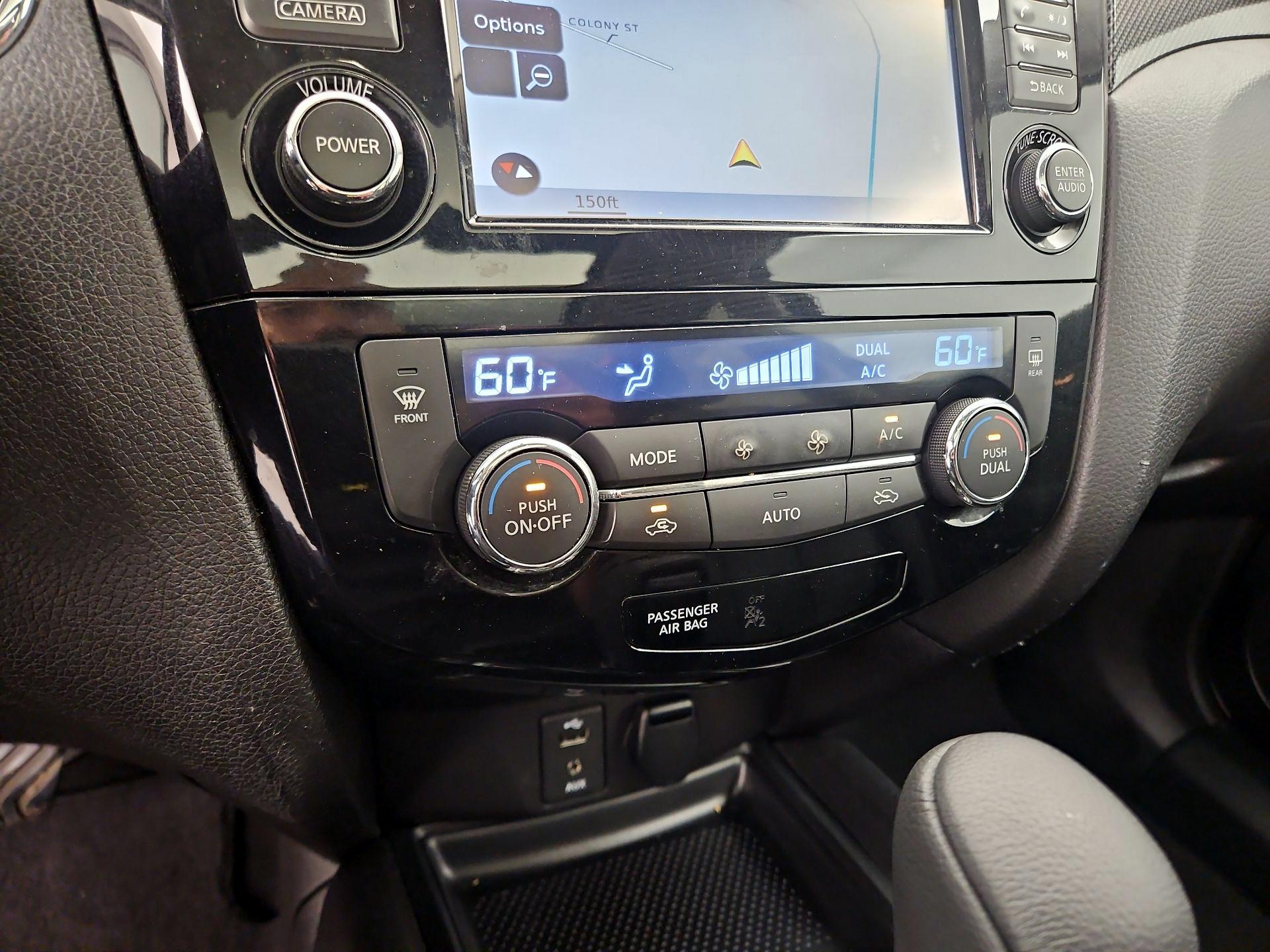 Thumbnail: 2015 Nissan Rogue - 16