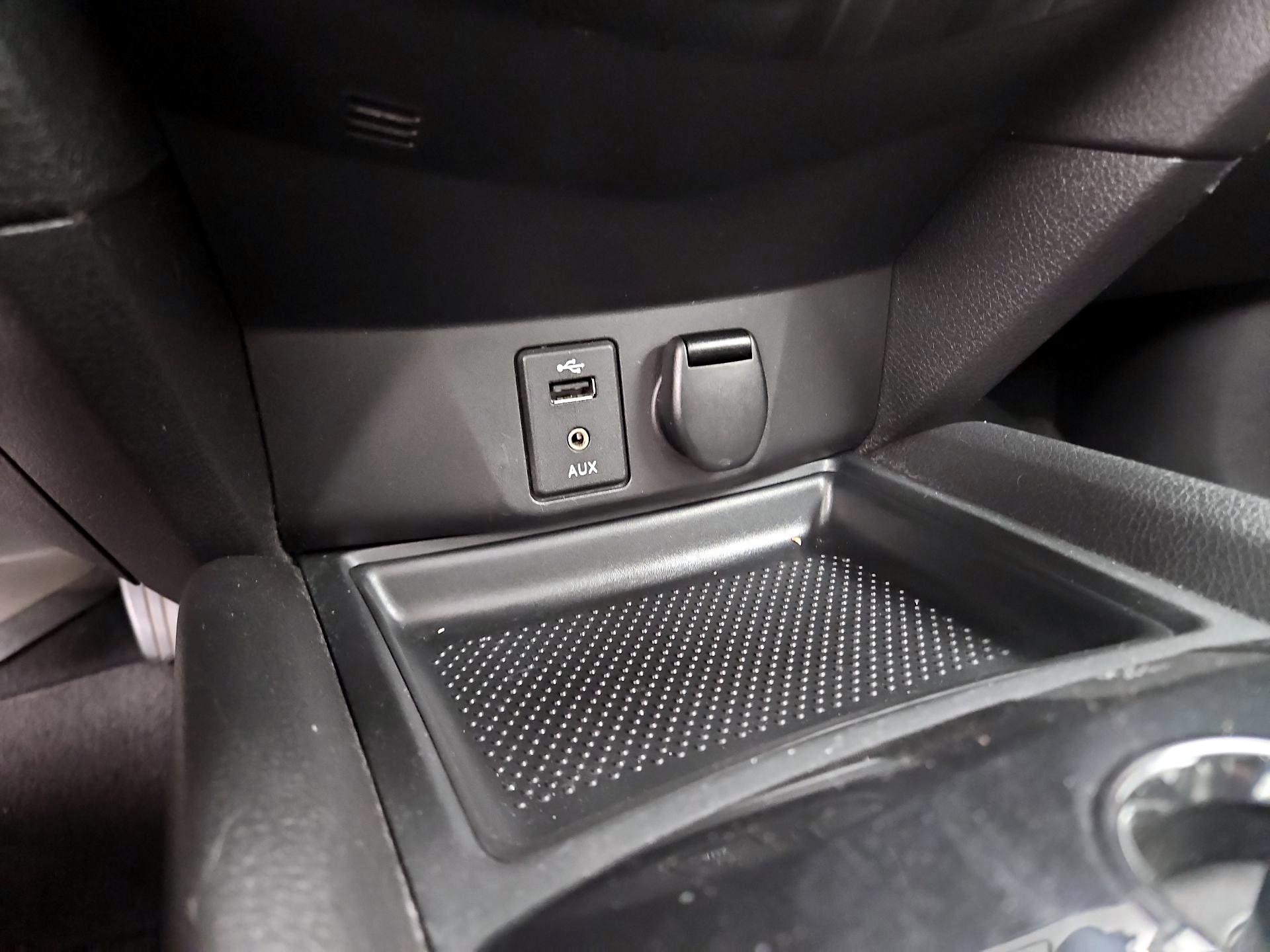 Thumbnail: 2015 Nissan Rogue - 18