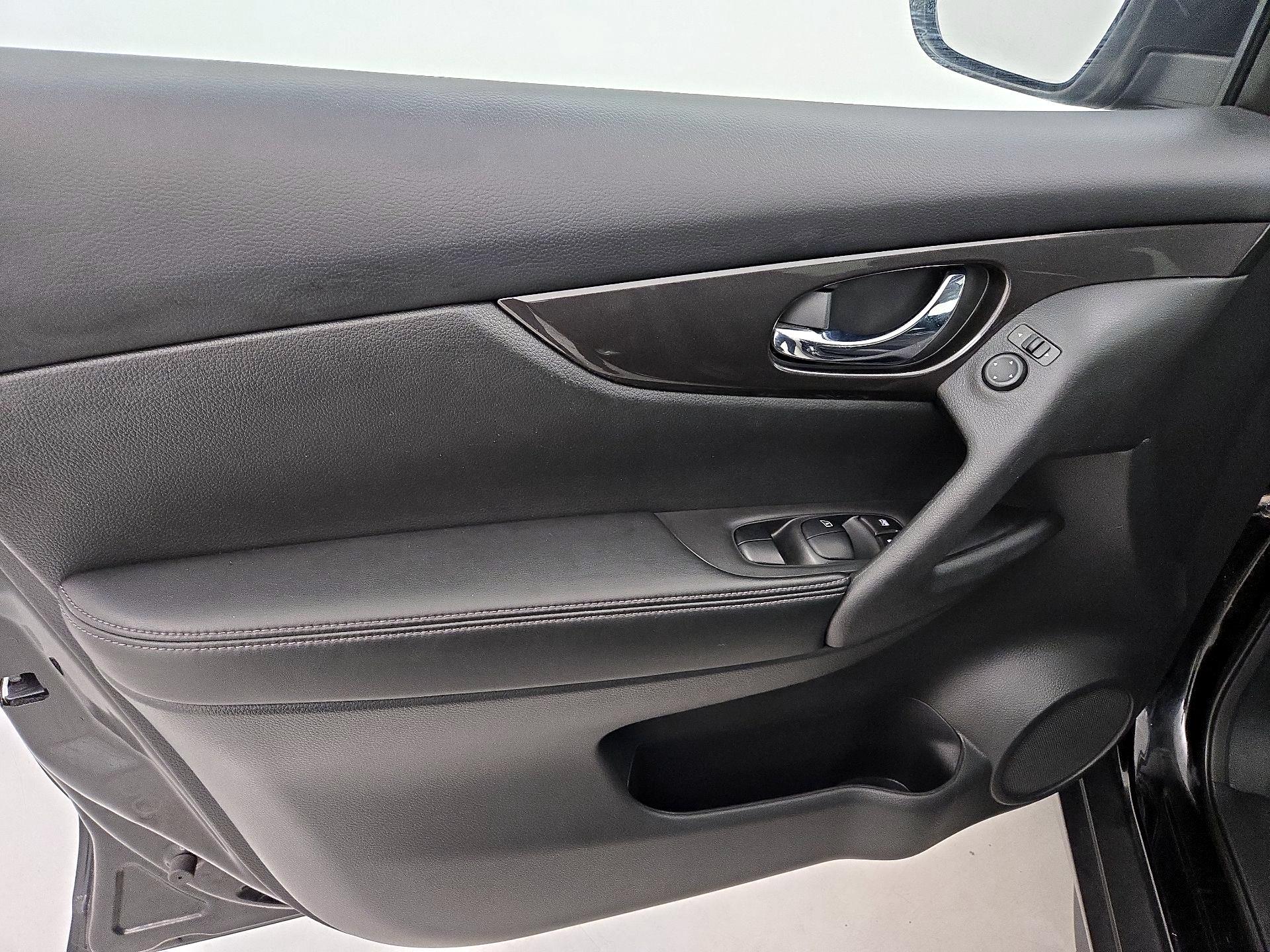 Thumbnail: 2019 Nissan Rogue - 12
