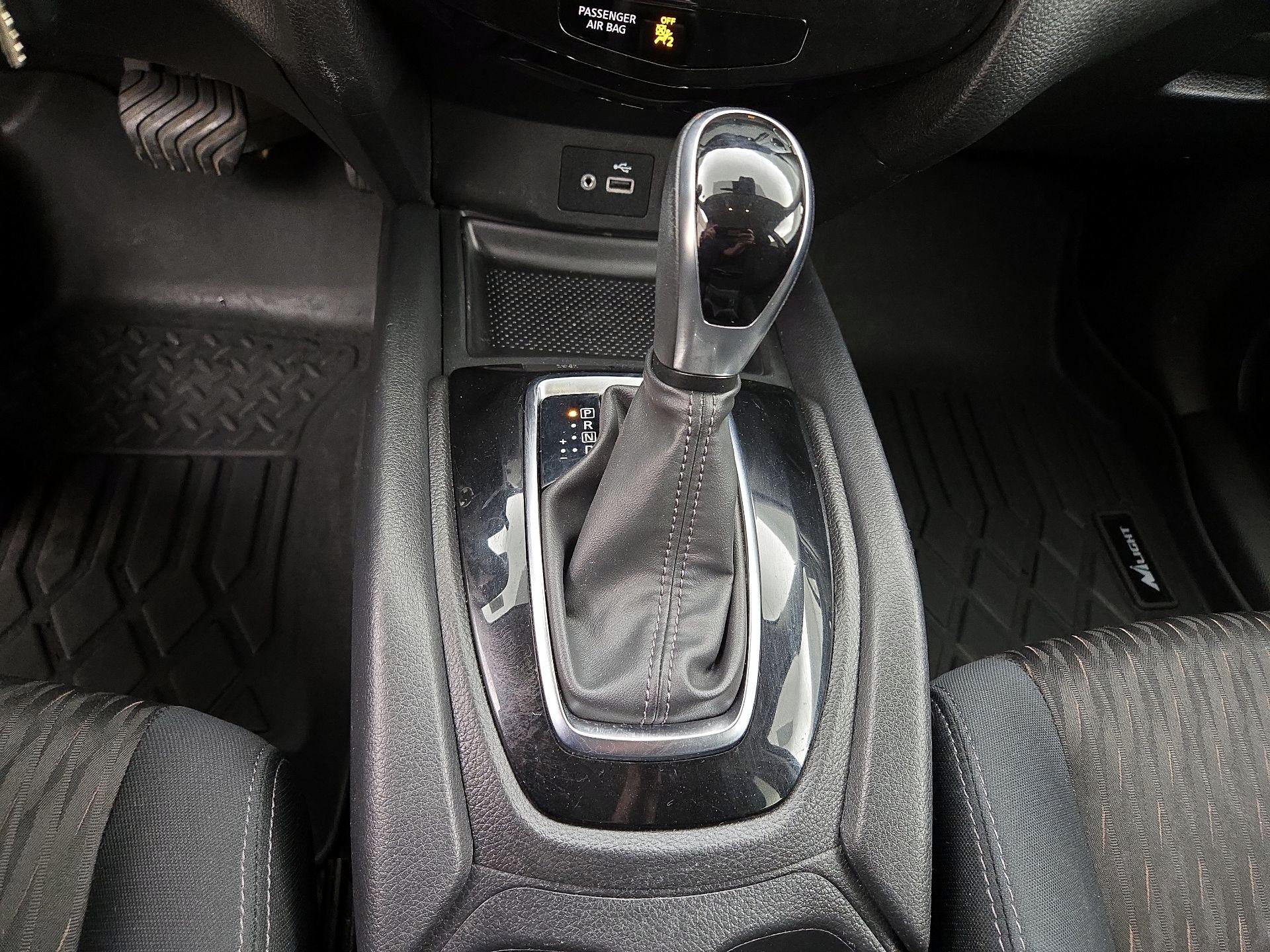 Thumbnail: 2019 Nissan Rogue - 17