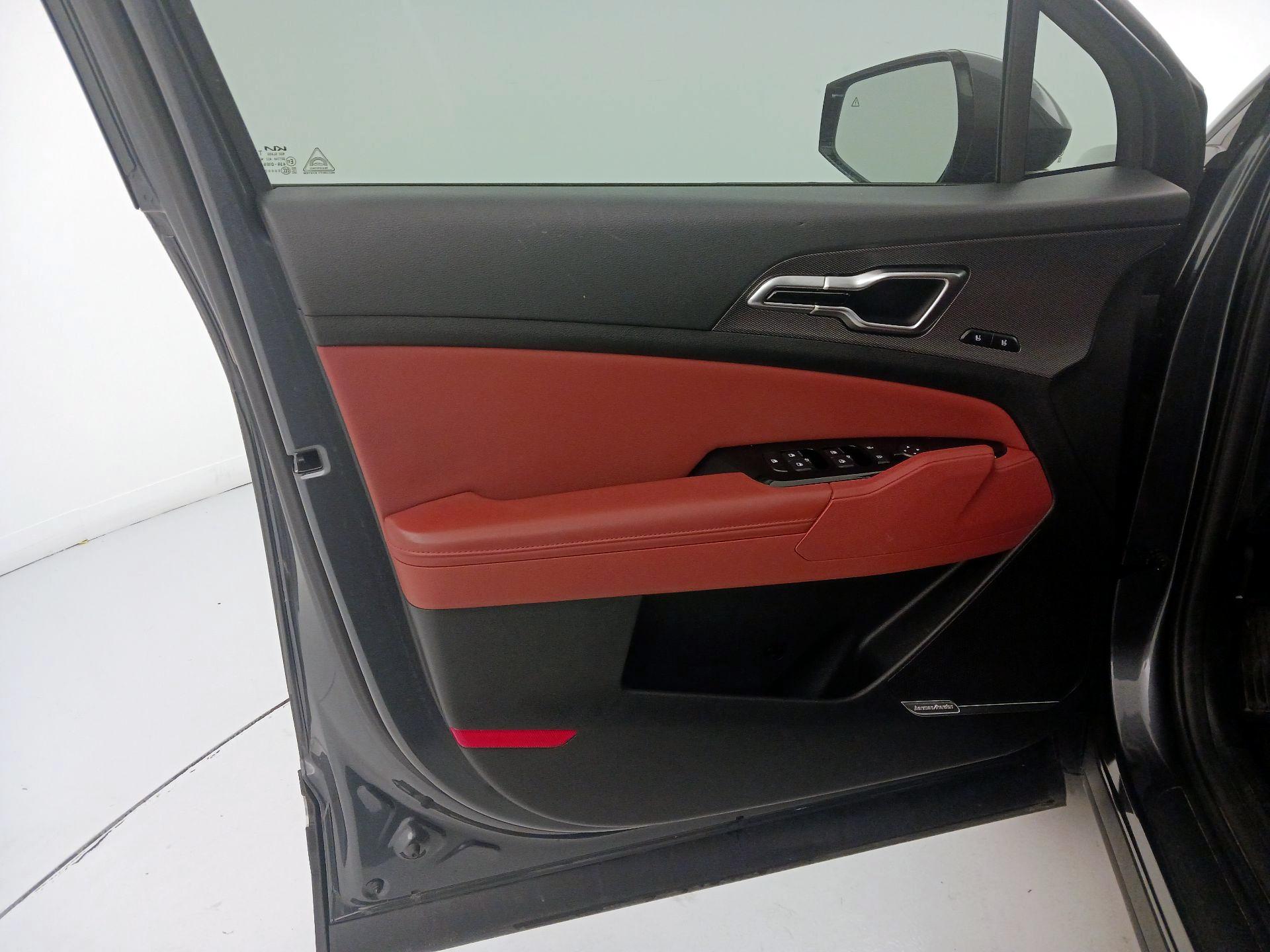 Thumbnail: 2023 Kia Sportage - 12