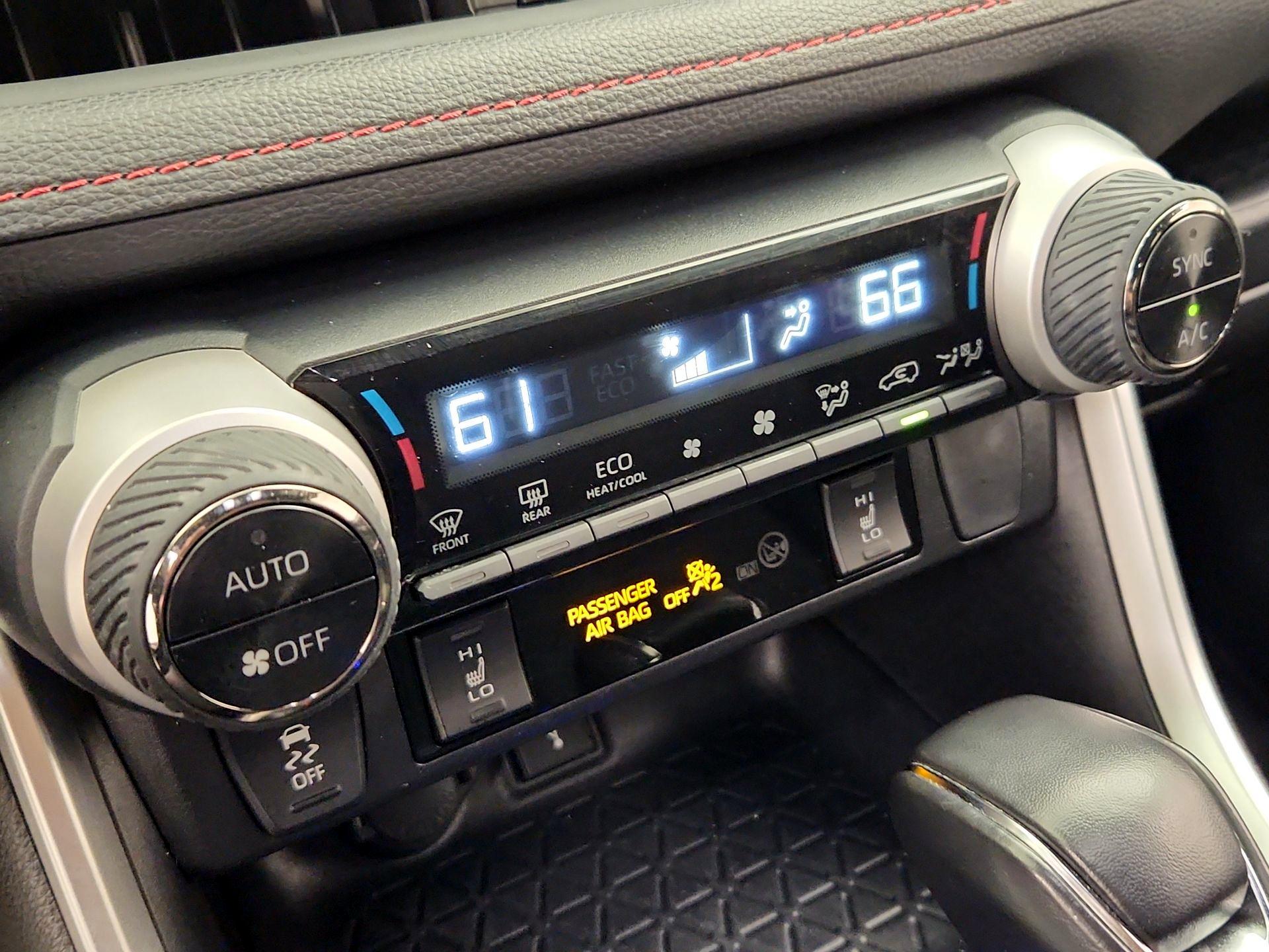 Thumbnail: 2022 Toyota RAV4 - 16