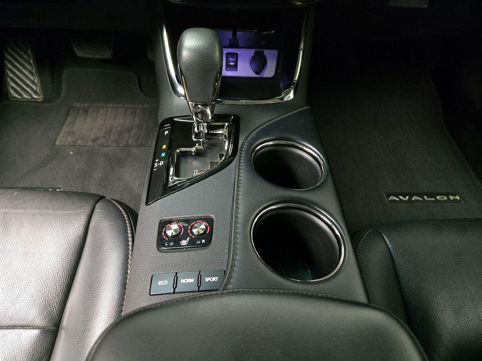 2017 Toyota Avalon XLE - Photo 18