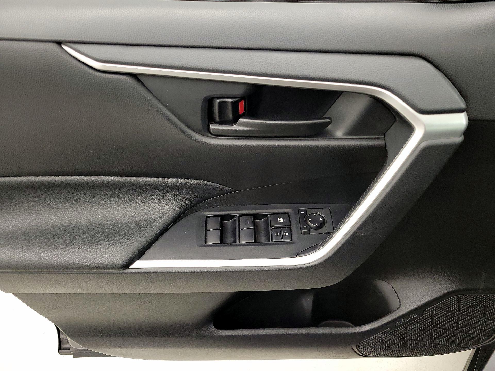 Thumbnail: 2020 Toyota RAV4 - 12