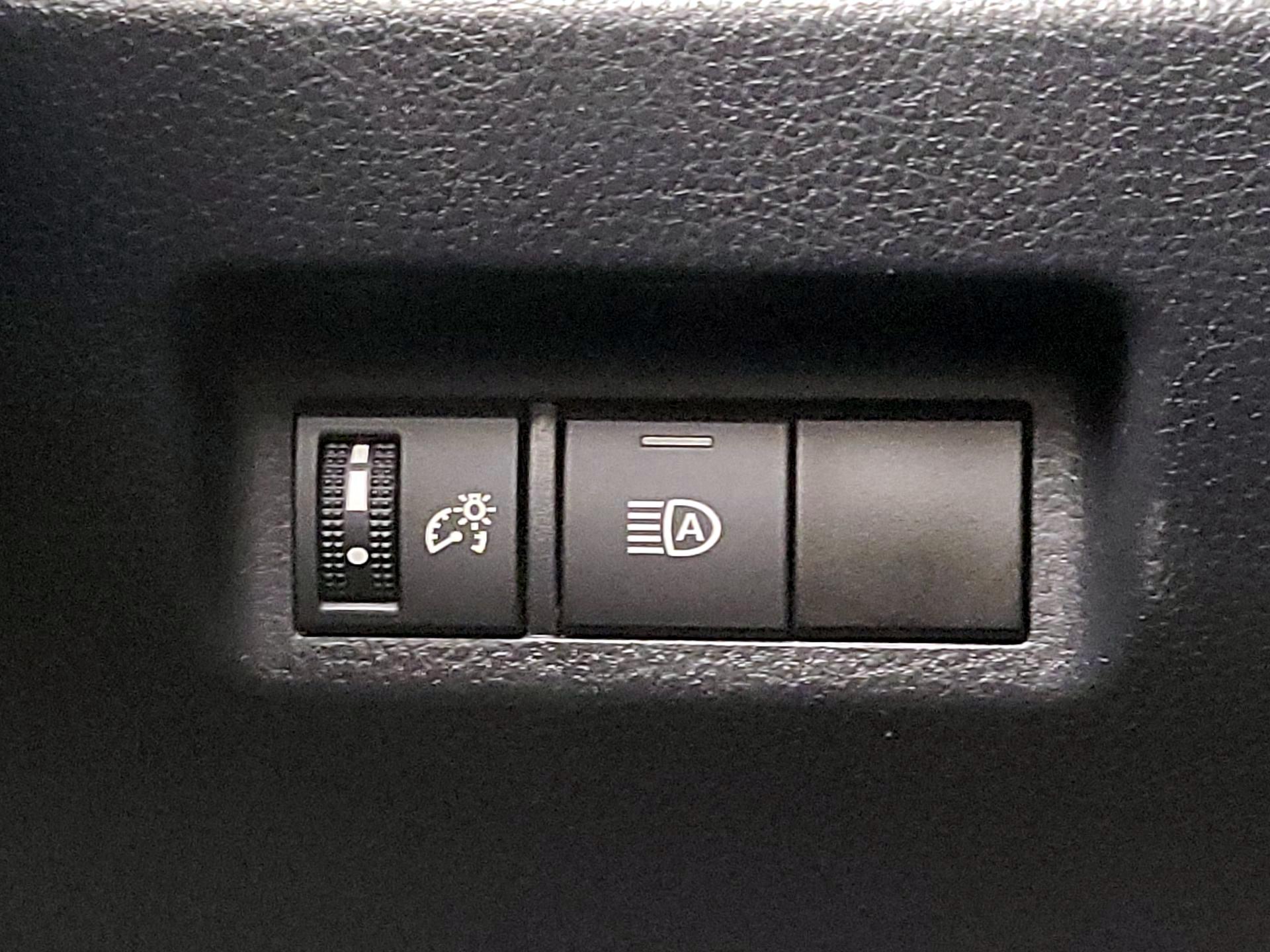 Thumbnail: 2020 Toyota RAV4 - 13