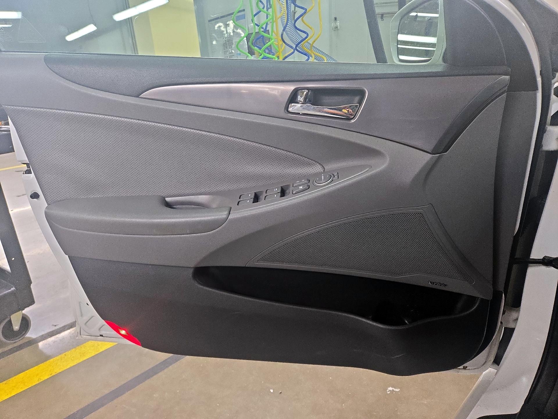 Thumbnail: 2015 Hyundai Sonata - 12