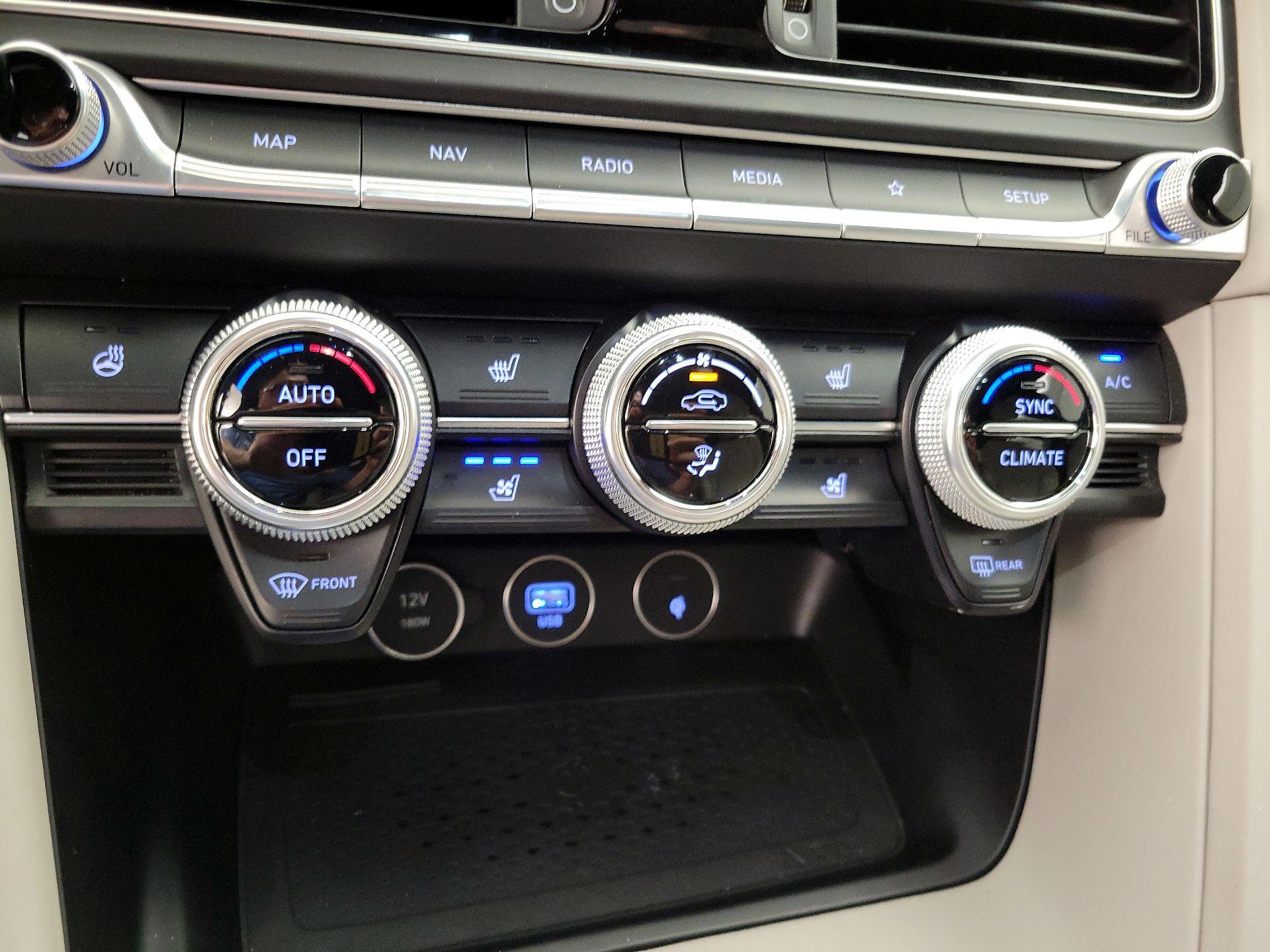 Thumbnail: 2022 Genesis G70 - 17