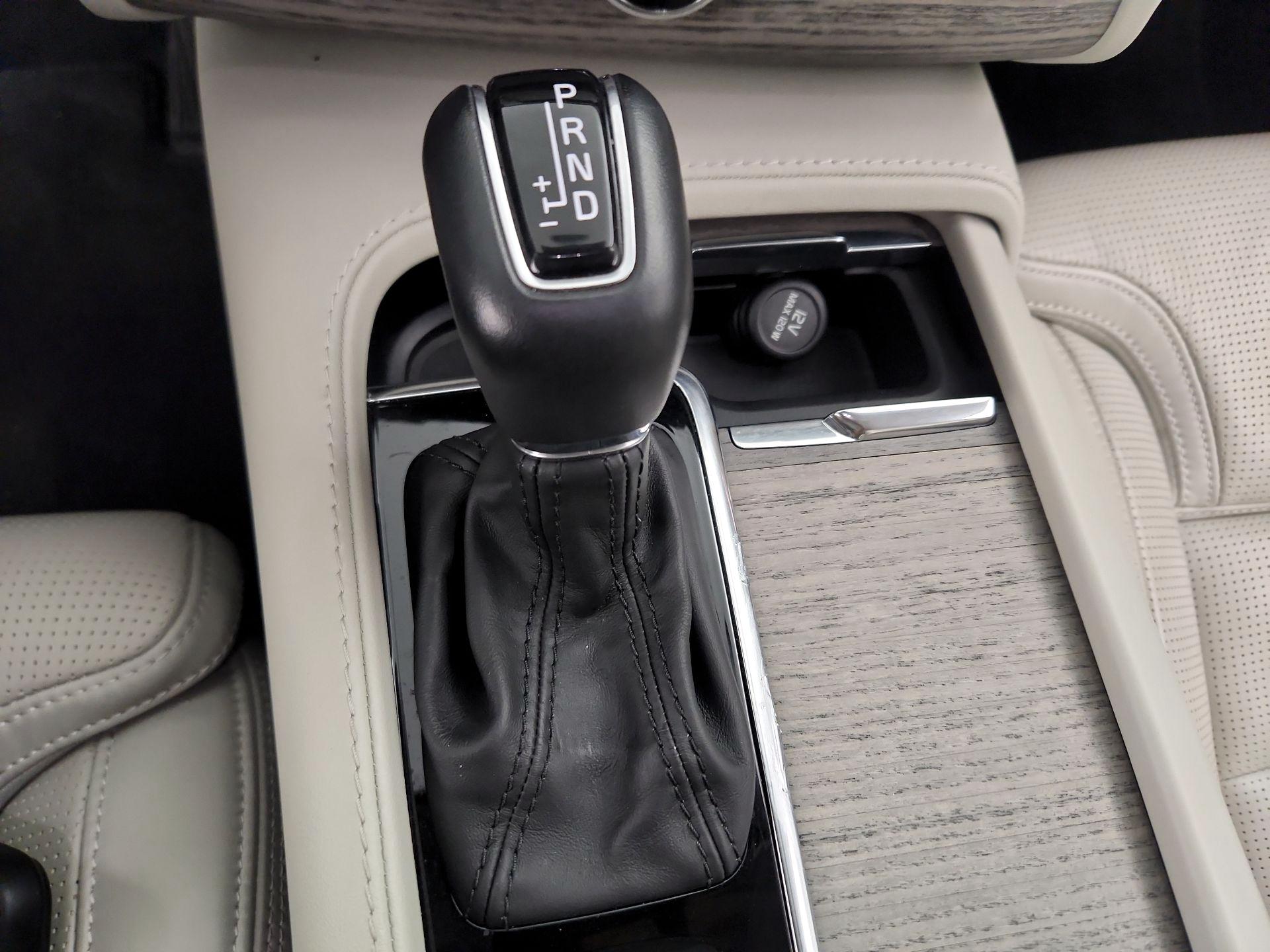 Thumbnail: 2022 Volvo XC90 - 17