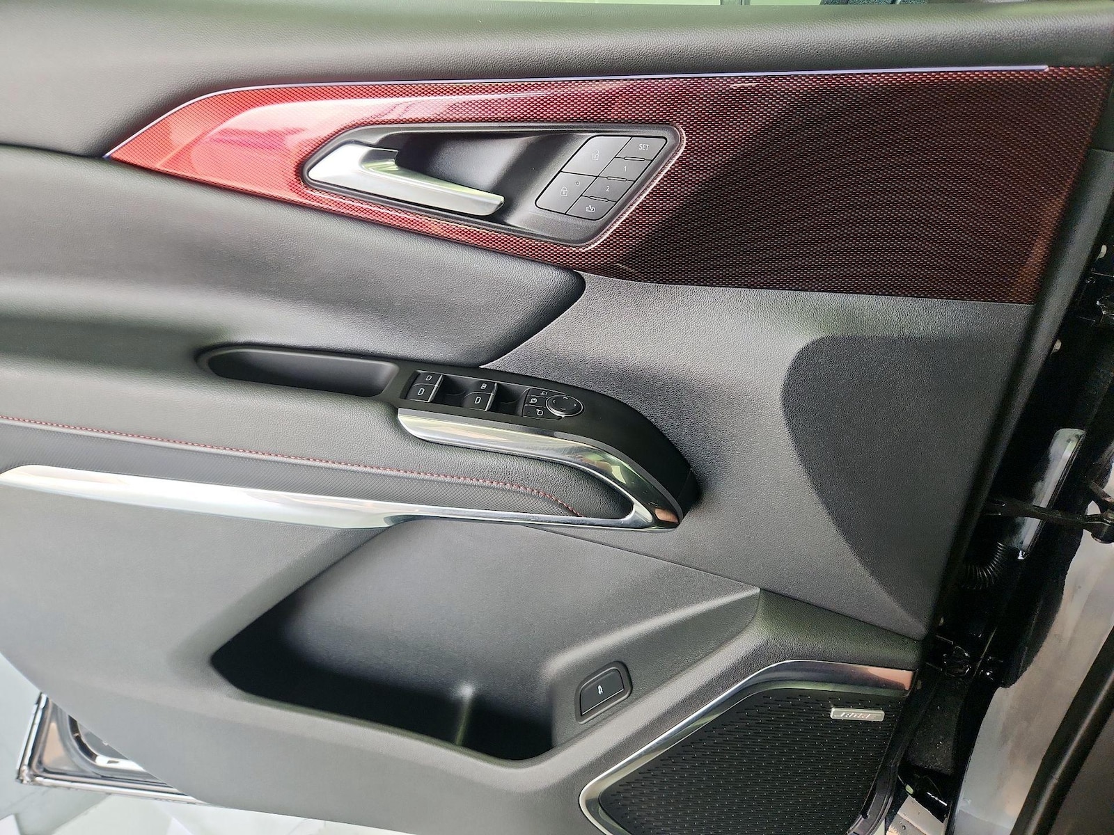 2025 Chevrolet Traverse RS - Photo 13