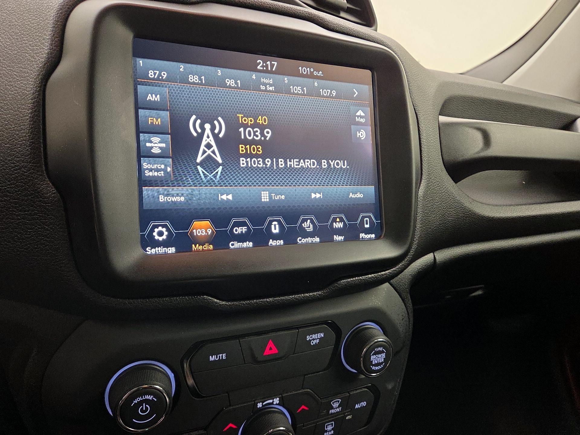 Thumbnail: 2018 Jeep Renegade - 16
