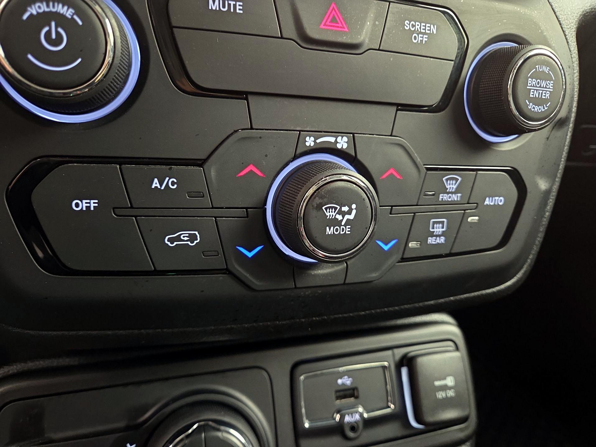 Thumbnail: 2018 Jeep Renegade - 17