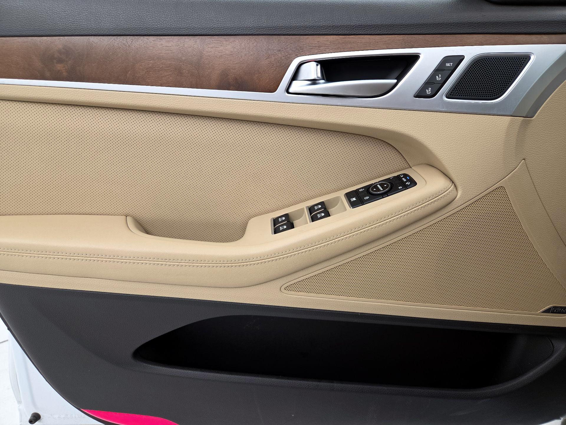 Thumbnail: 2017 Genesis G80 - 12