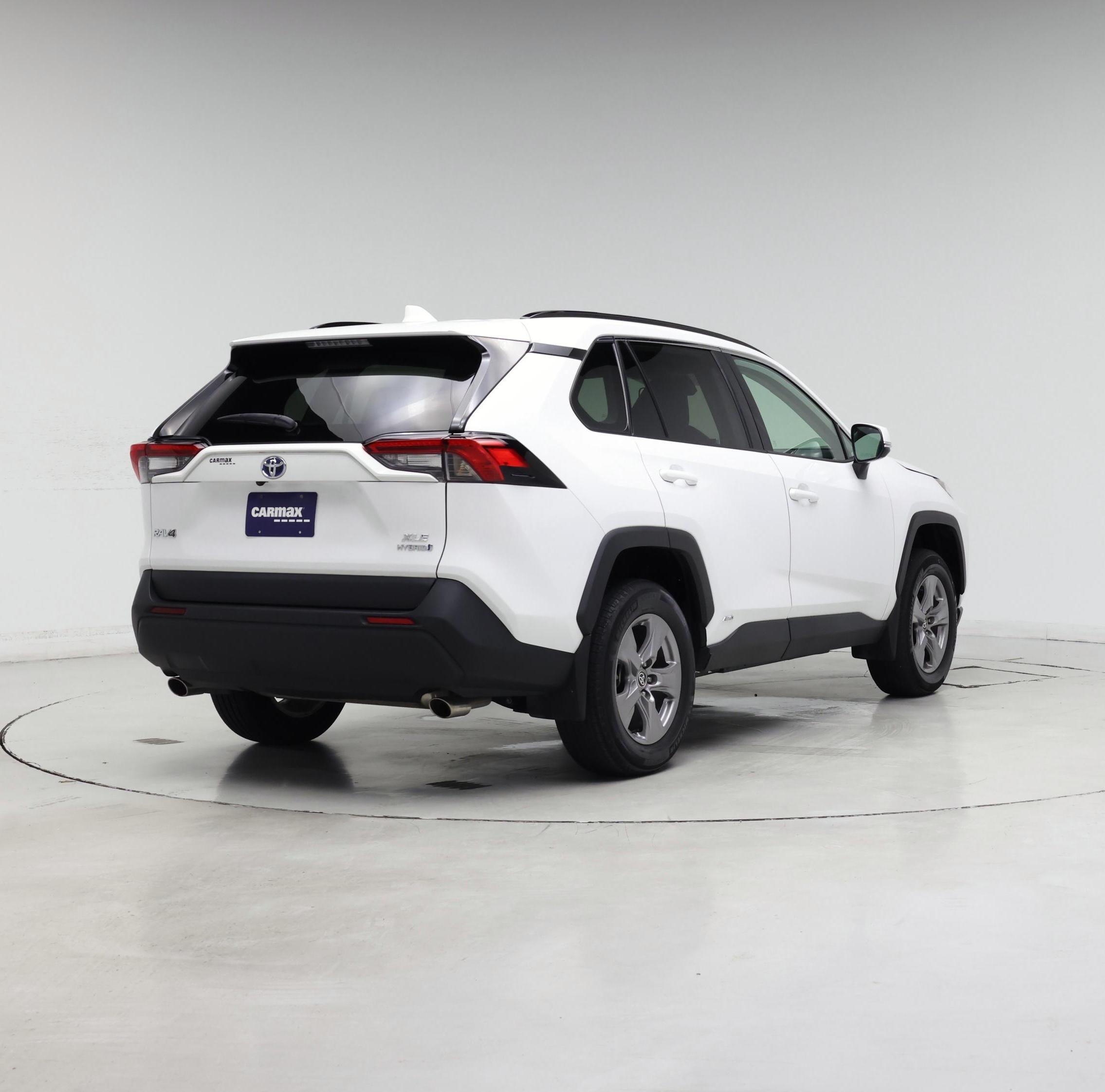 Thumbnail: 2024 Toyota RAV4 - 8