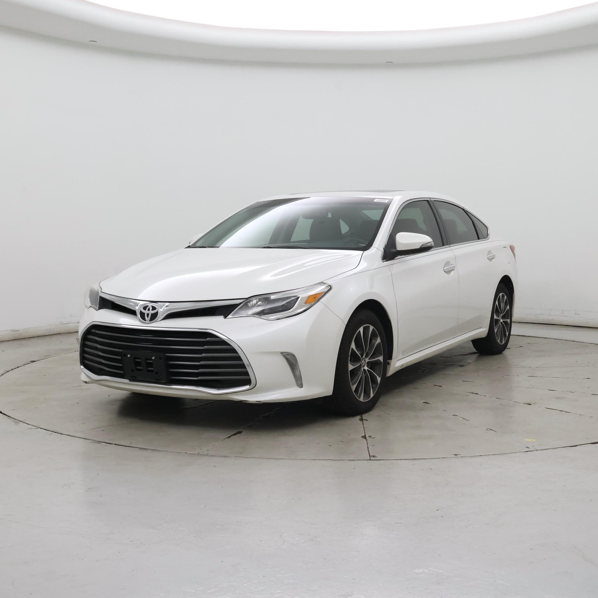 Thumbnail: 2016 Toyota Avalon - 4