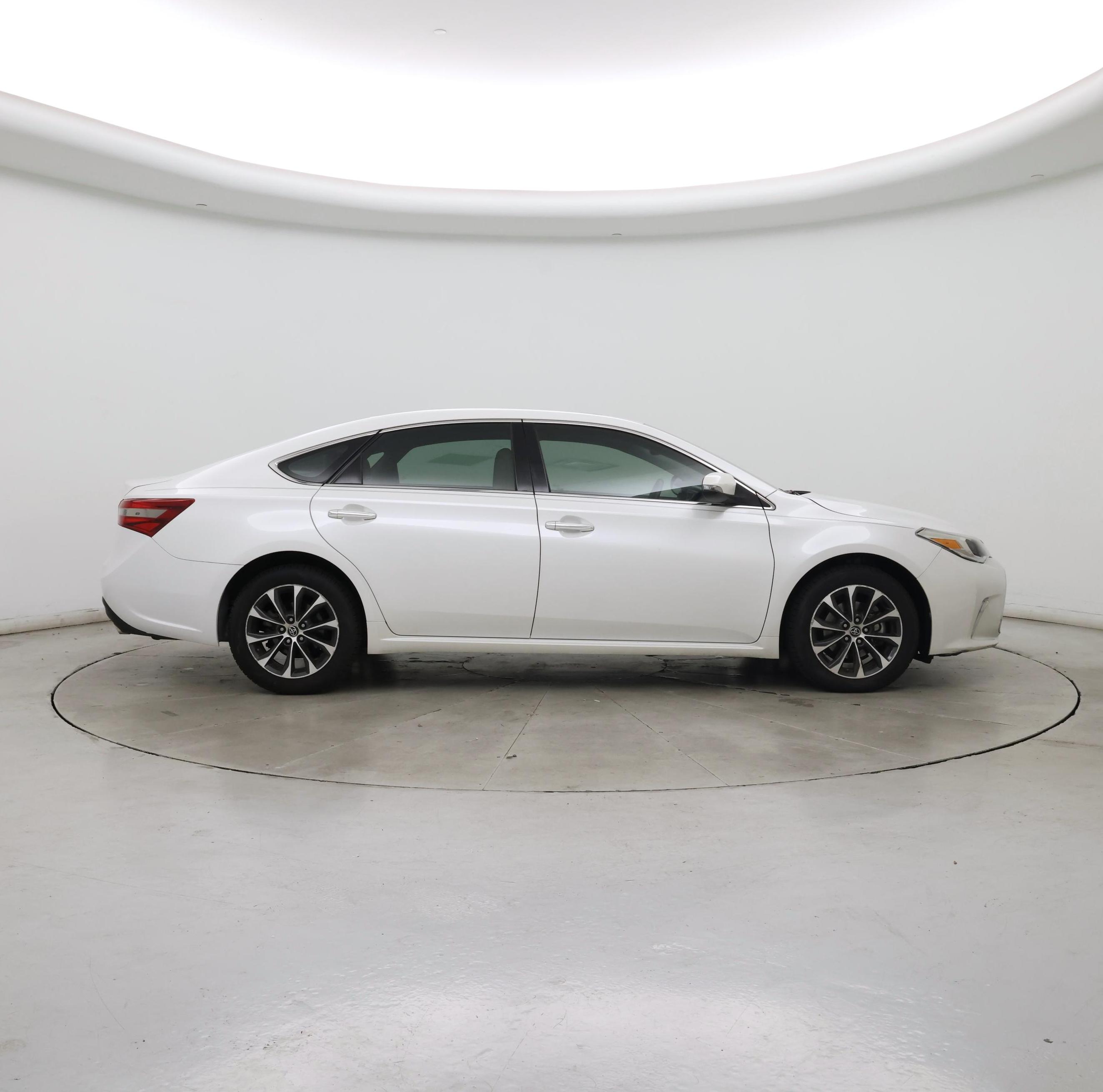 Thumbnail: 2016 Toyota Avalon - 7