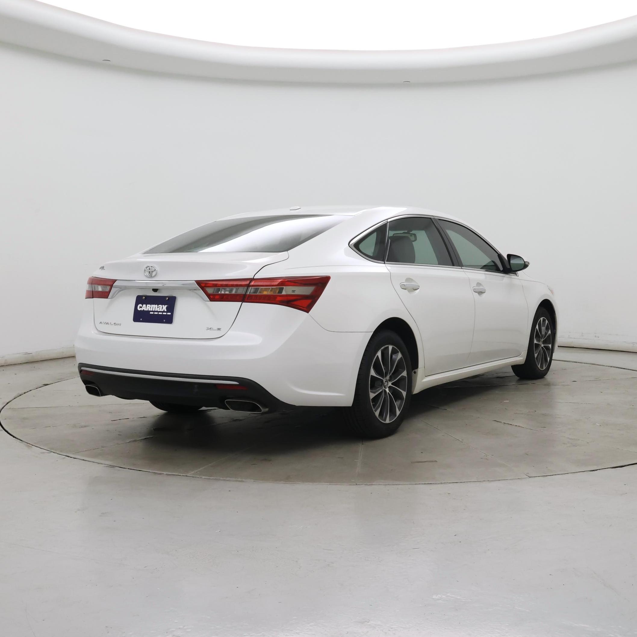 Thumbnail: 2016 Toyota Avalon - 8
