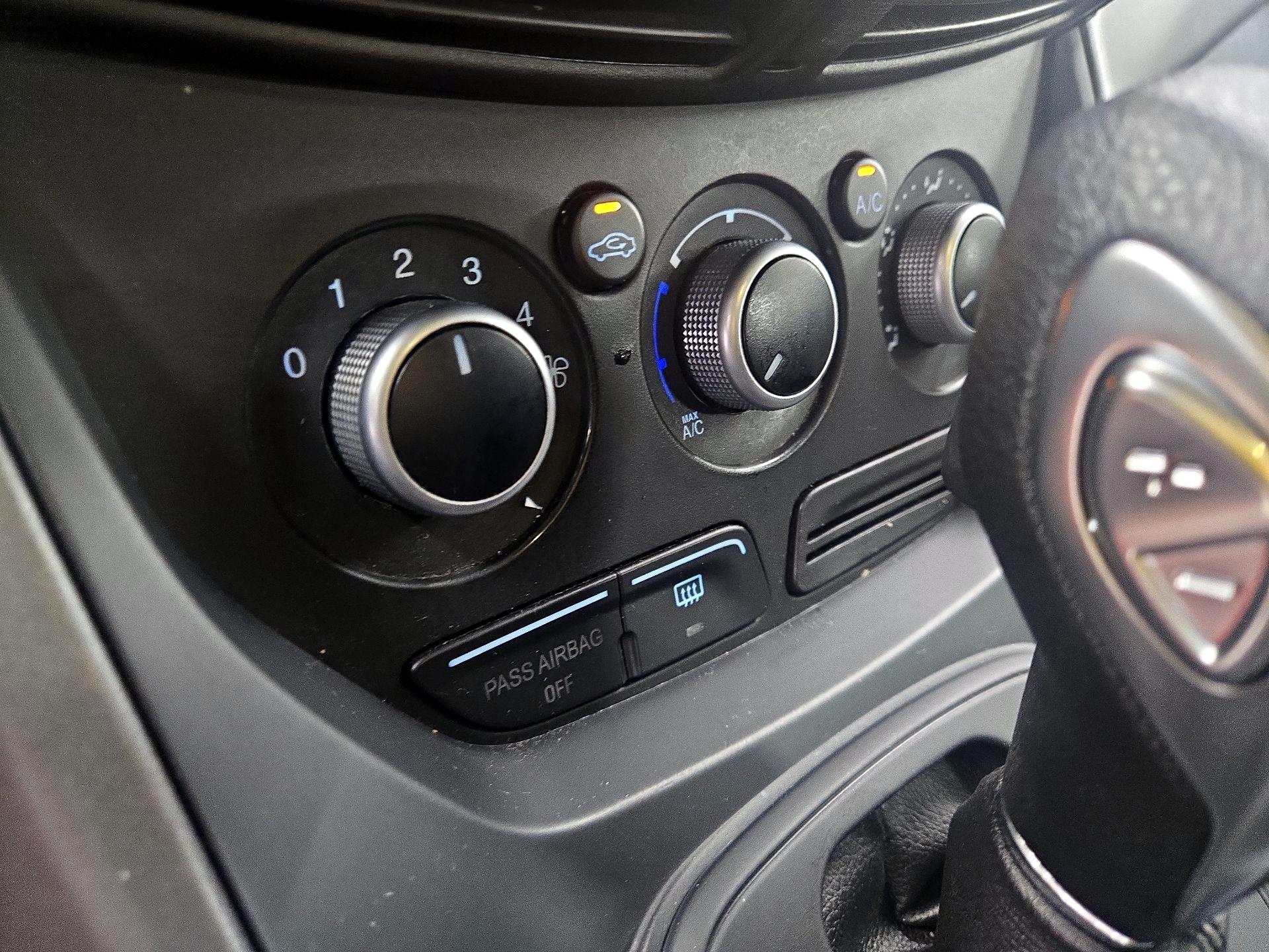 Thumbnail: 2014 Ford Escape - 15