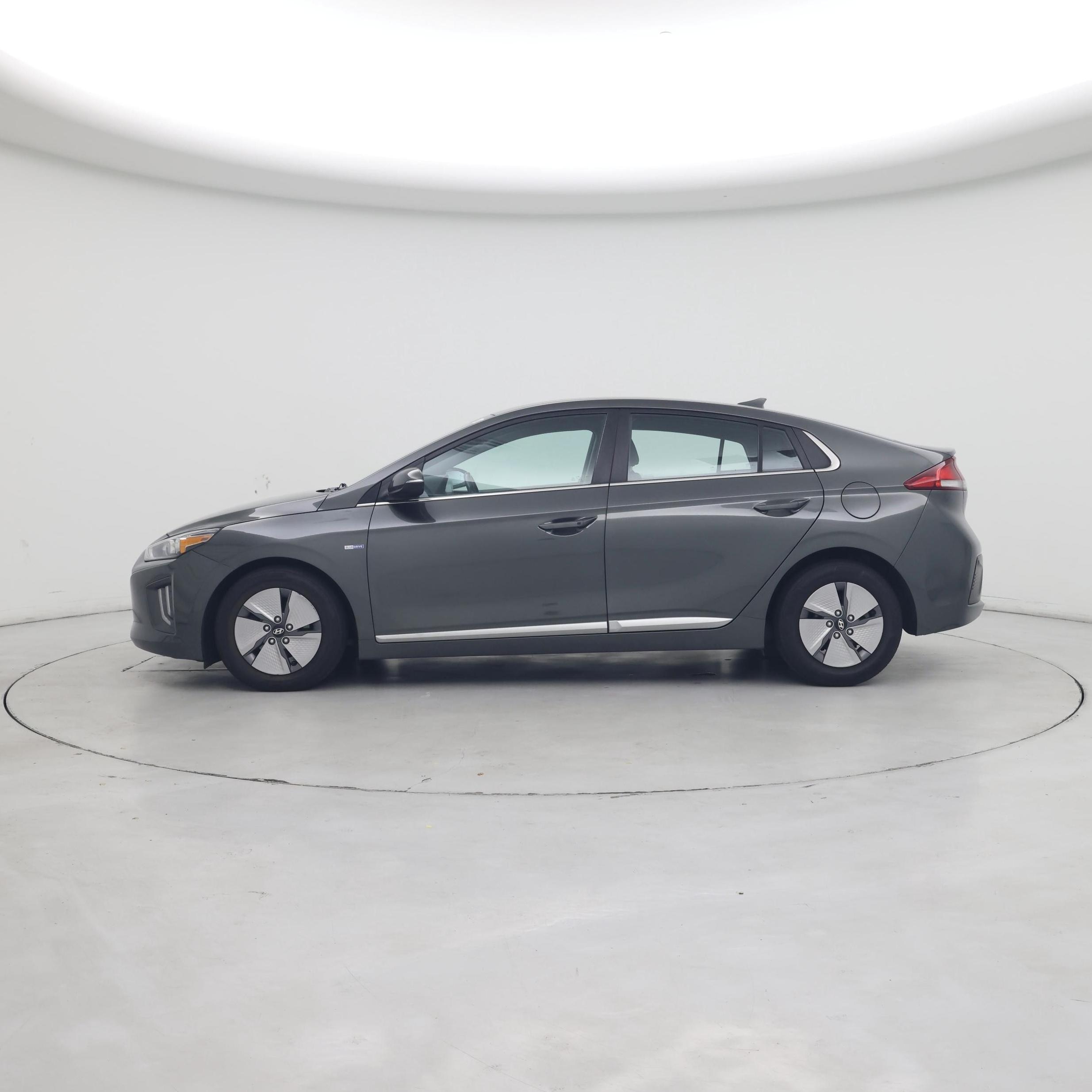 Thumbnail: 2020 Hyundai Ioniq - 3