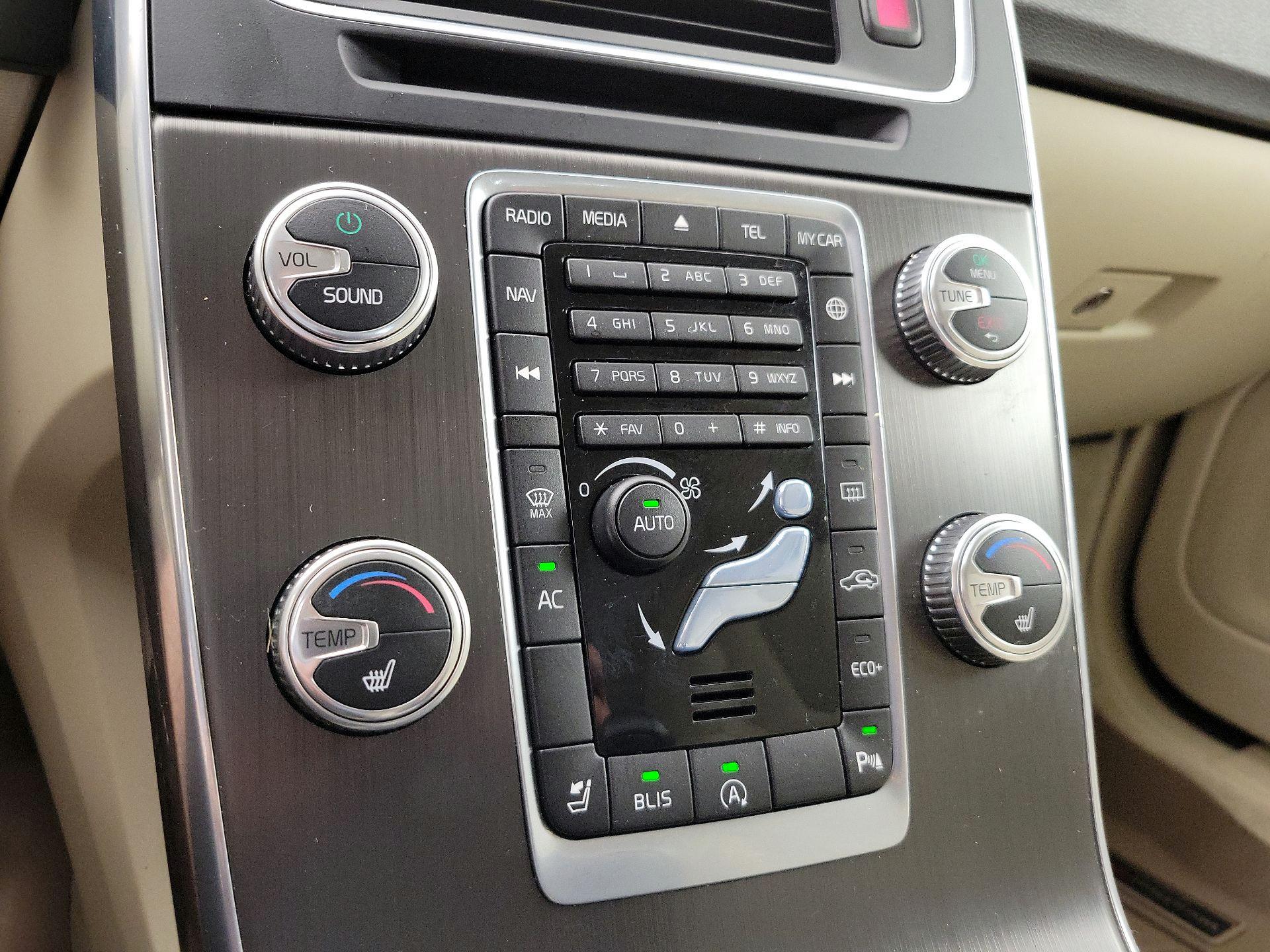 Thumbnail: 2016 Volvo S60 - 16