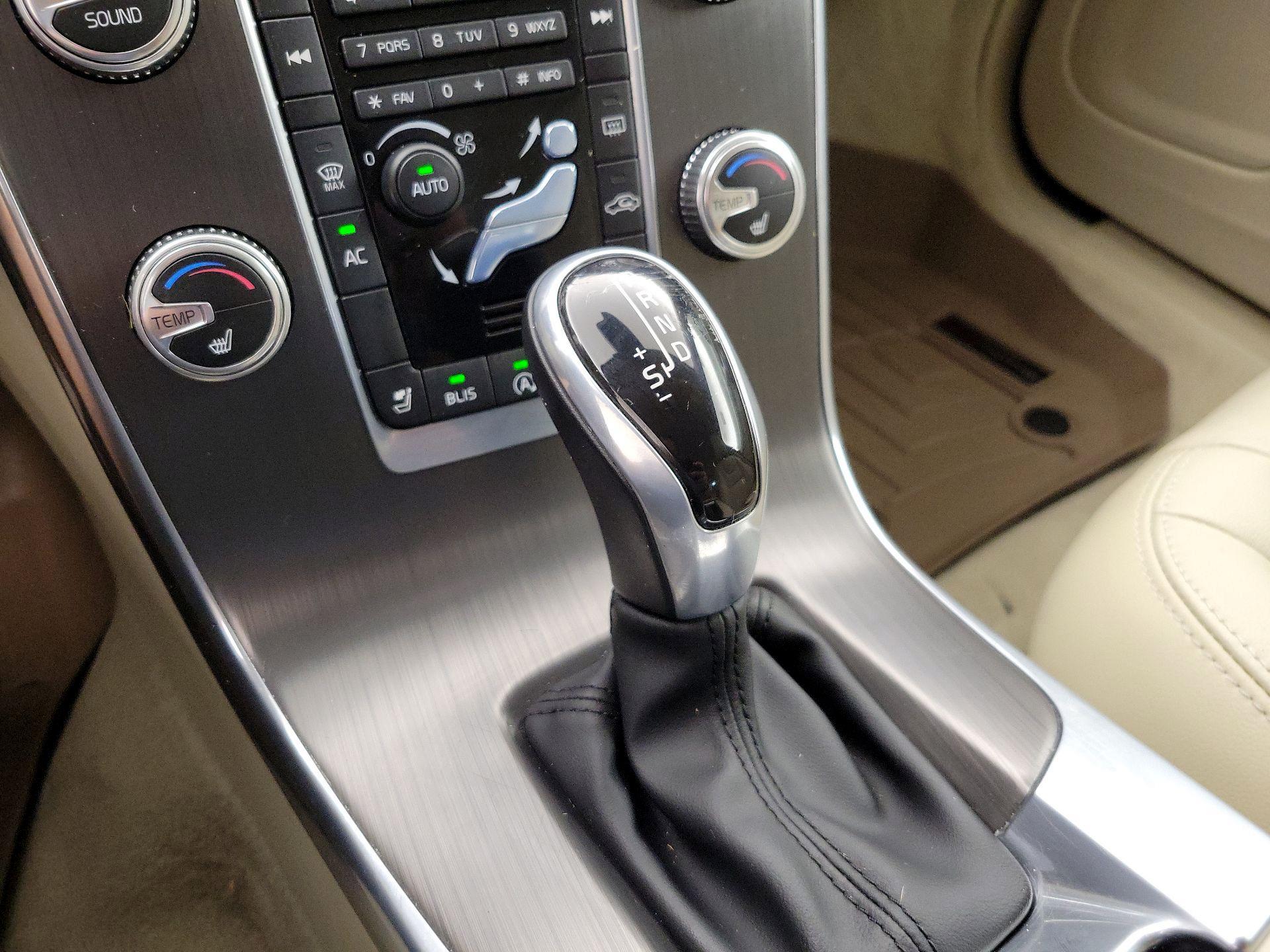 Thumbnail: 2016 Volvo S60 - 17
