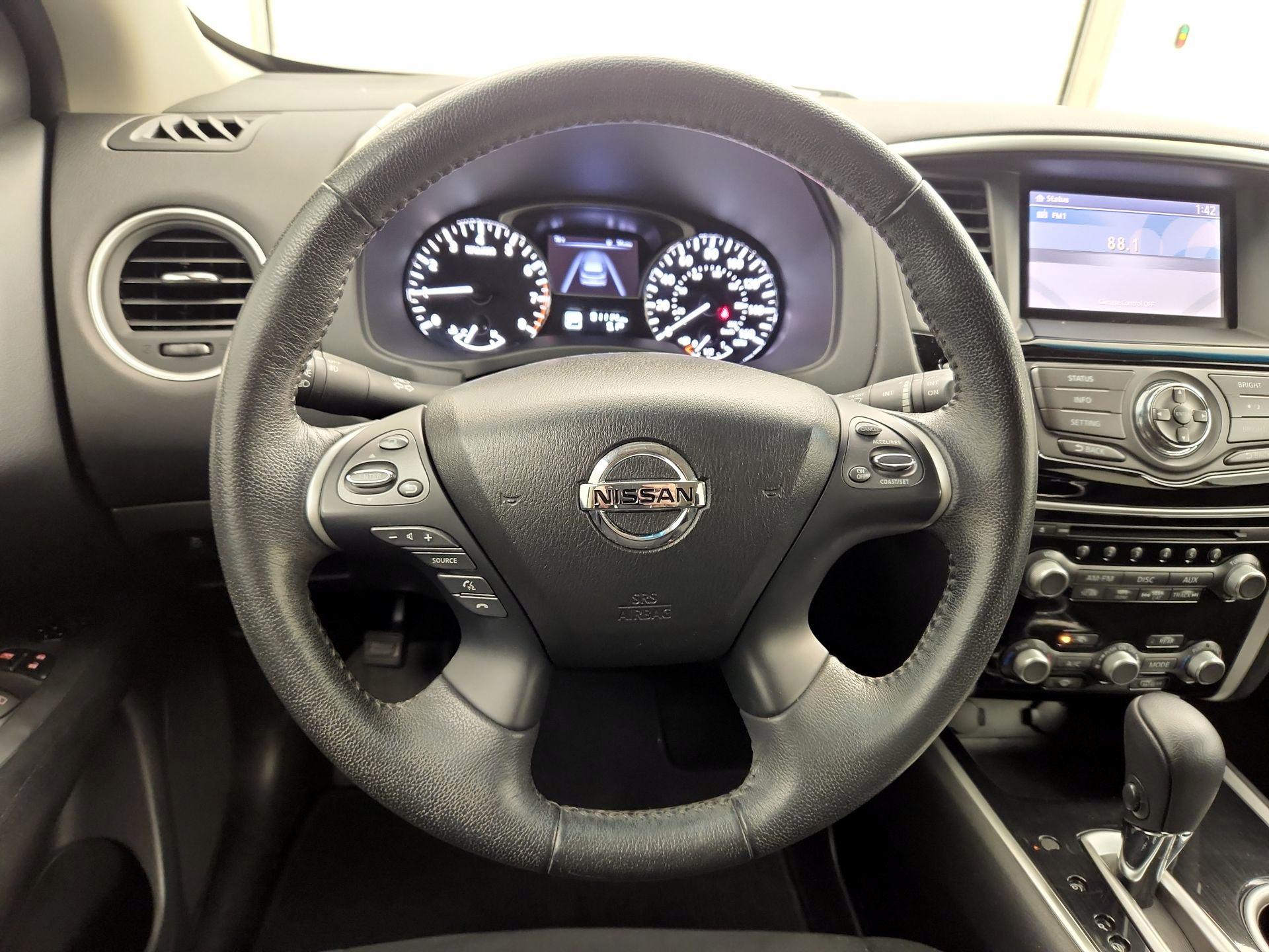 Thumbnail: 2015 Nissan Pathfinder - 10