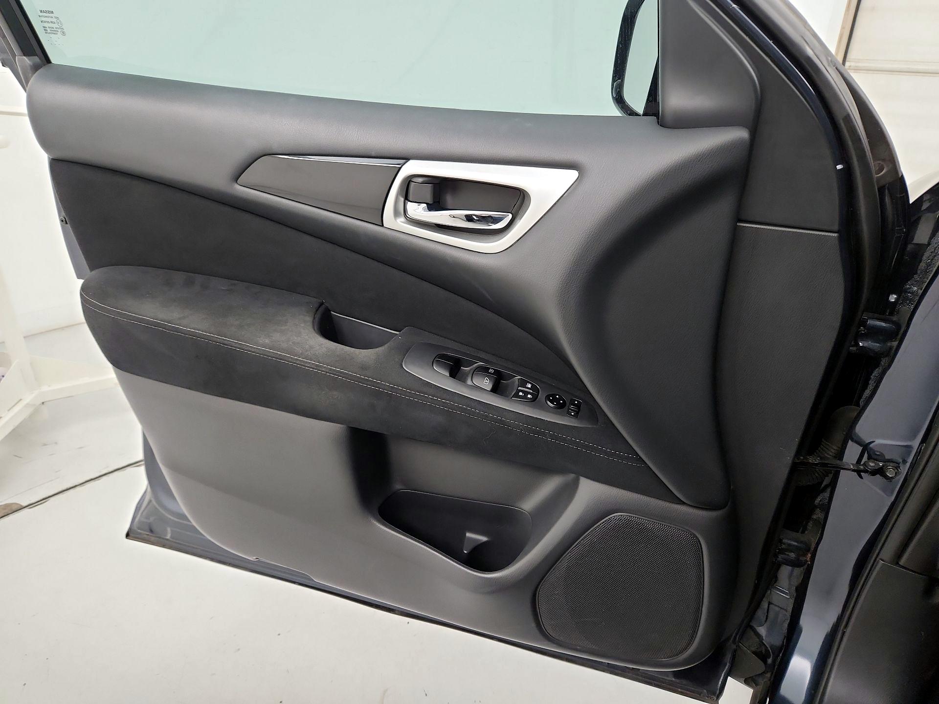 Thumbnail: 2015 Nissan Pathfinder - 12