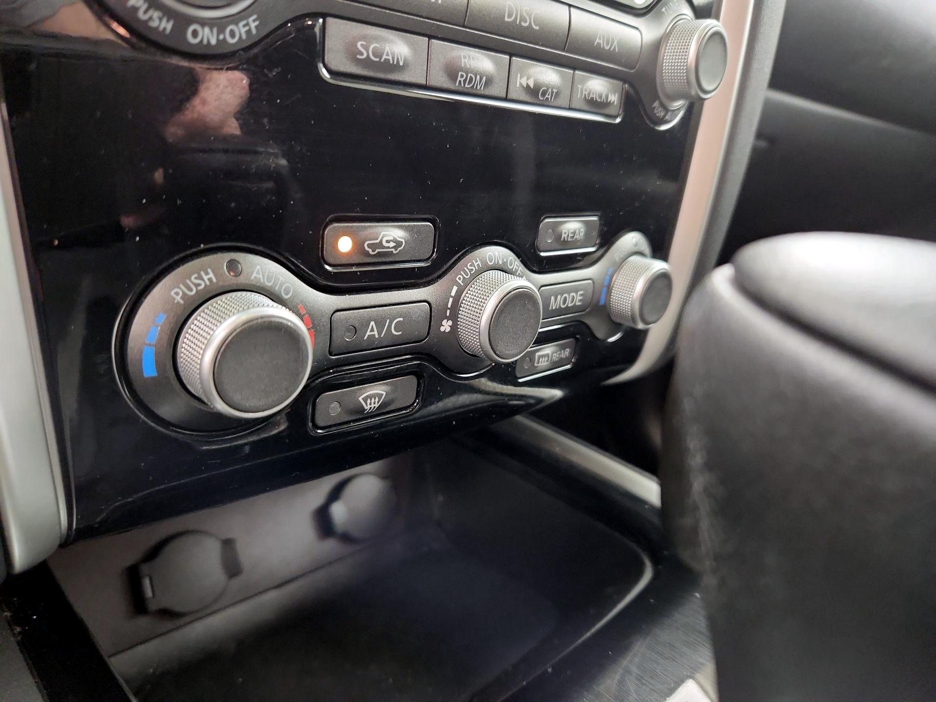 Thumbnail: 2015 Nissan Pathfinder - 16