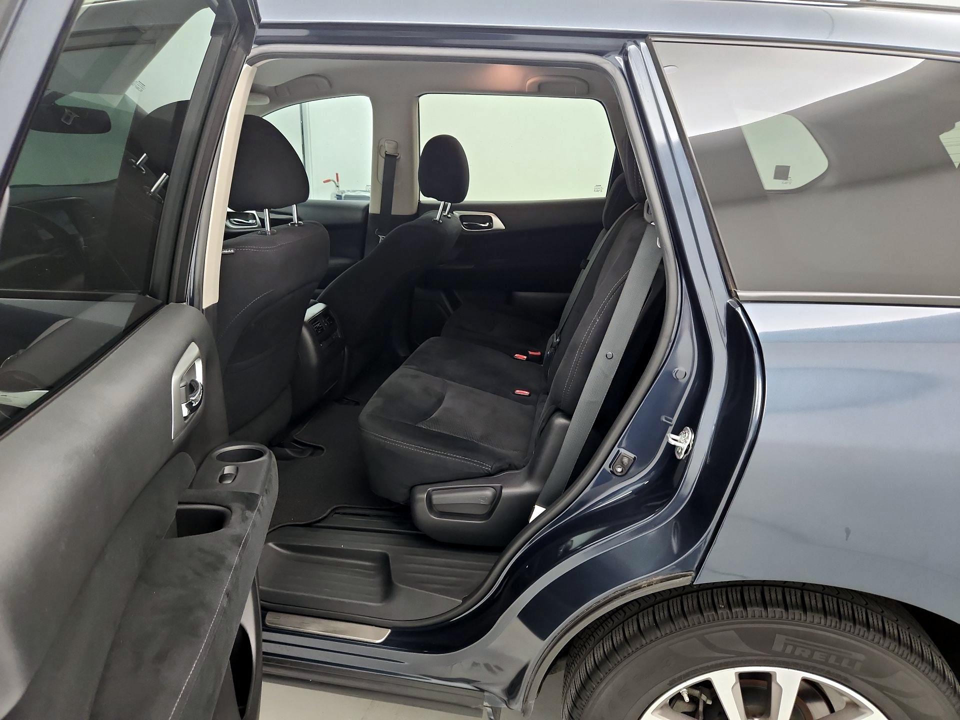 Thumbnail: 2015 Nissan Pathfinder - 19