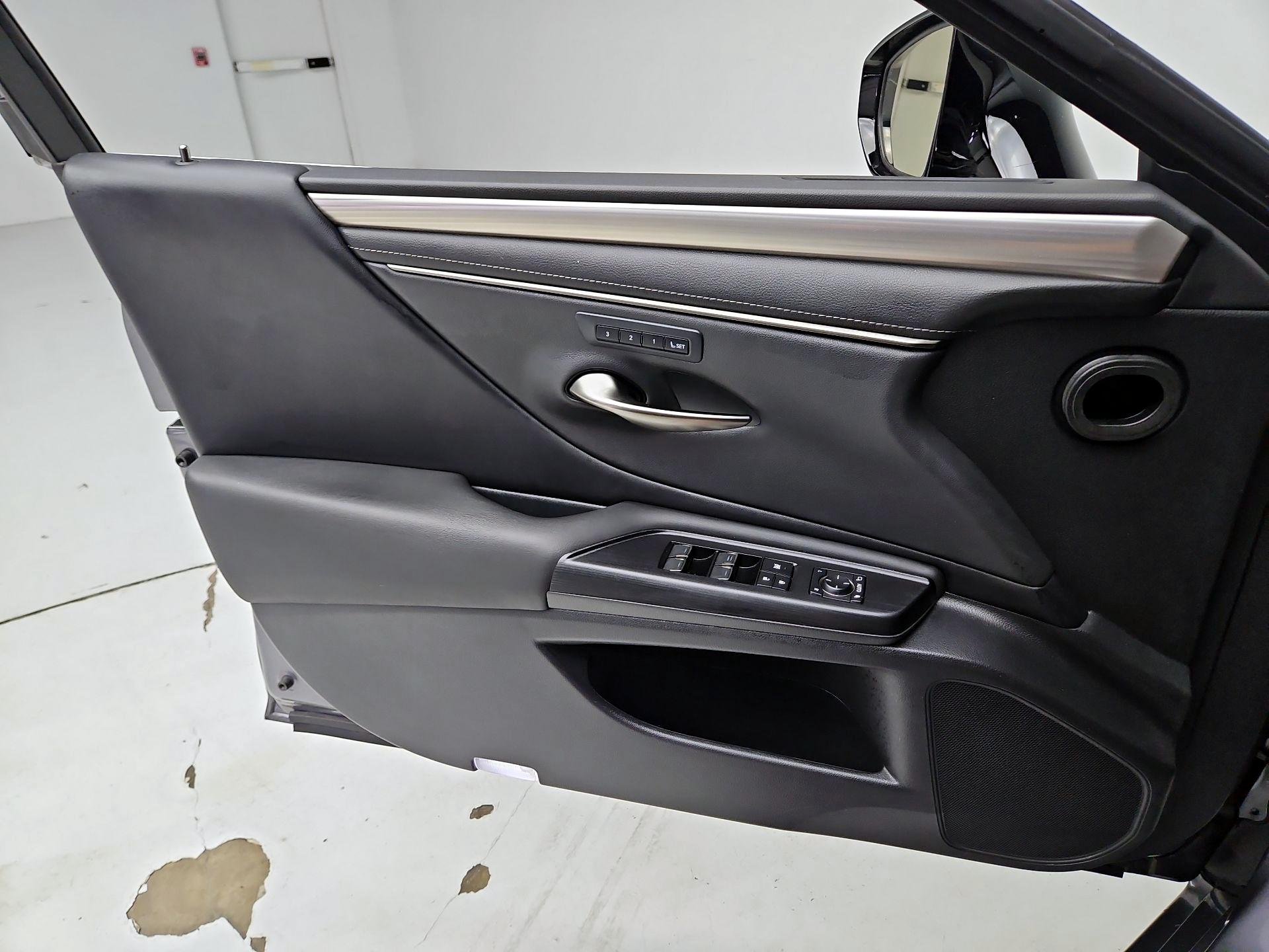 Thumbnail: 2021 Lexus ES - 12