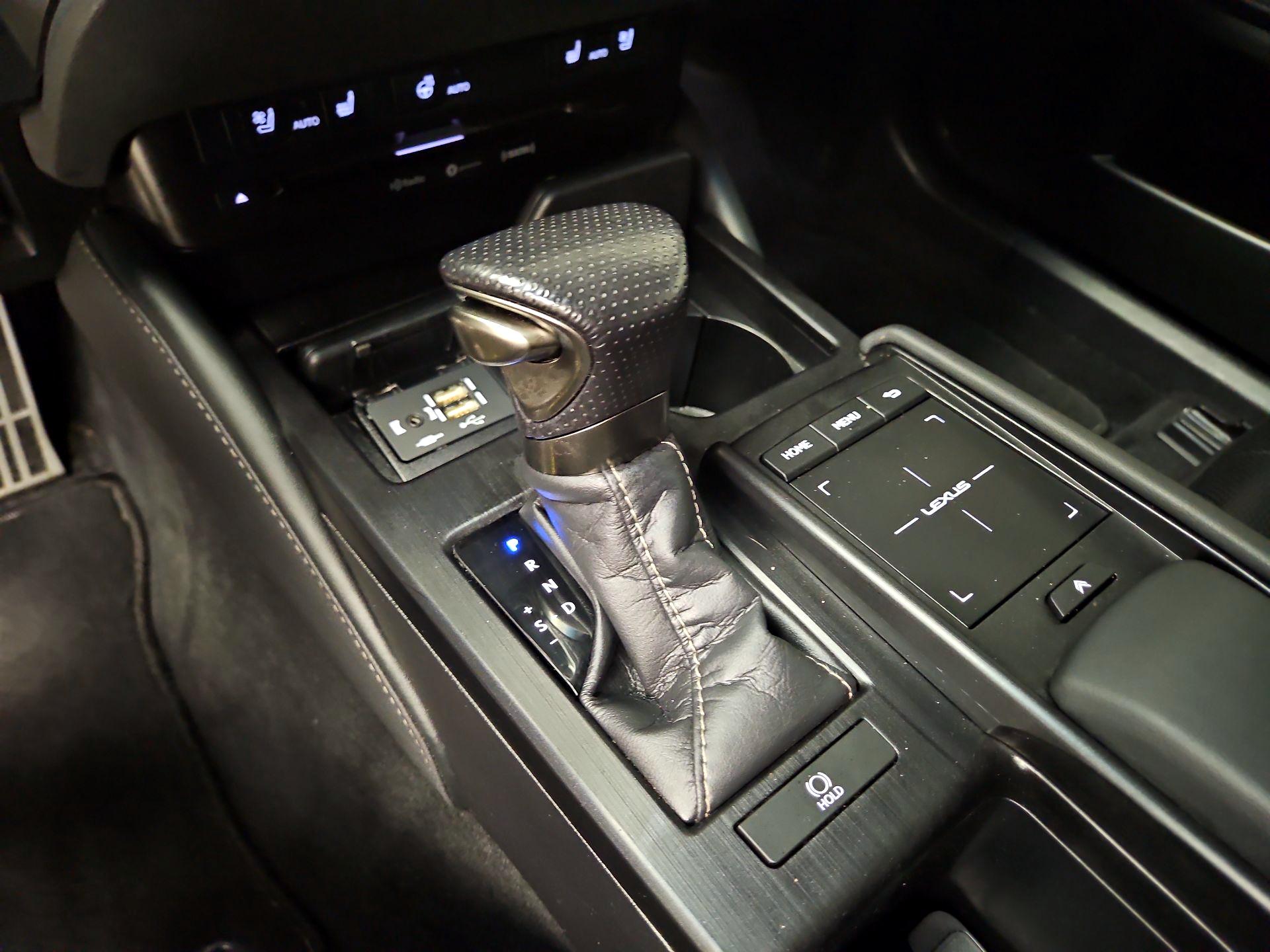 Thumbnail: 2021 Lexus ES - 16