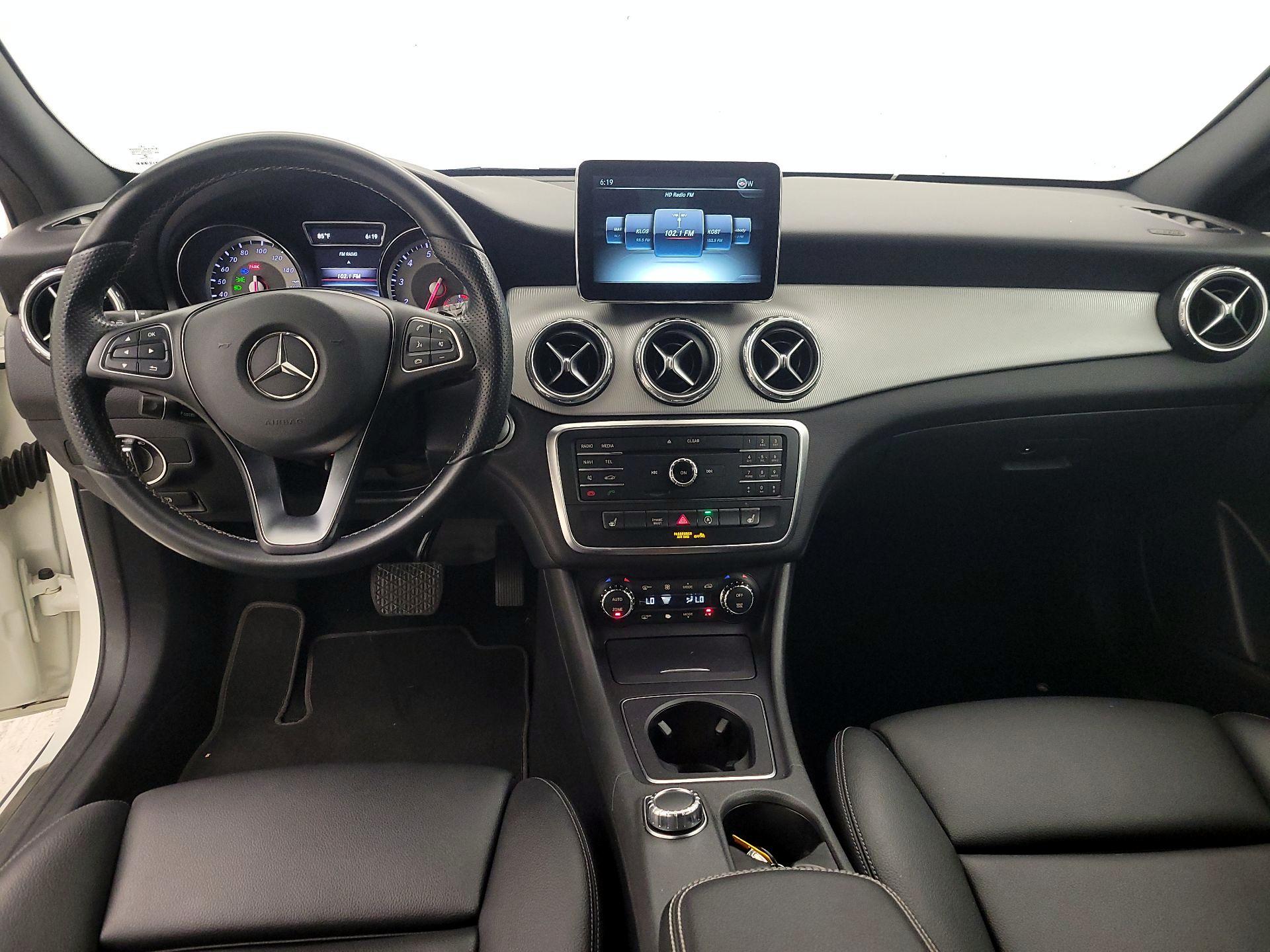 Thumbnail: 2016 Mercedes-Benz GLA - 9