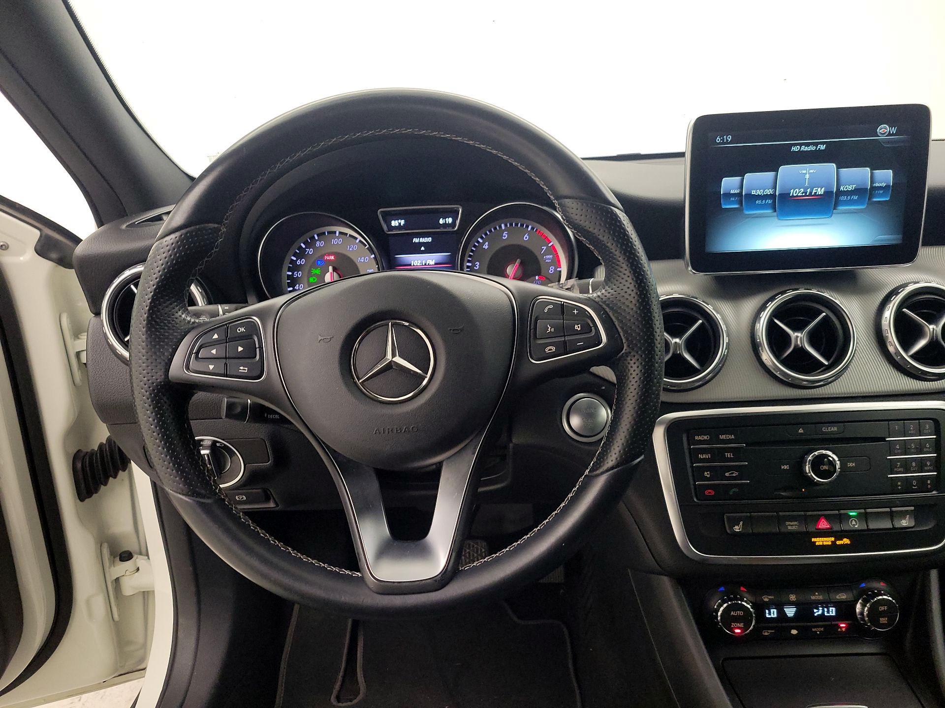 Thumbnail: 2016 Mercedes-Benz GLA - 10