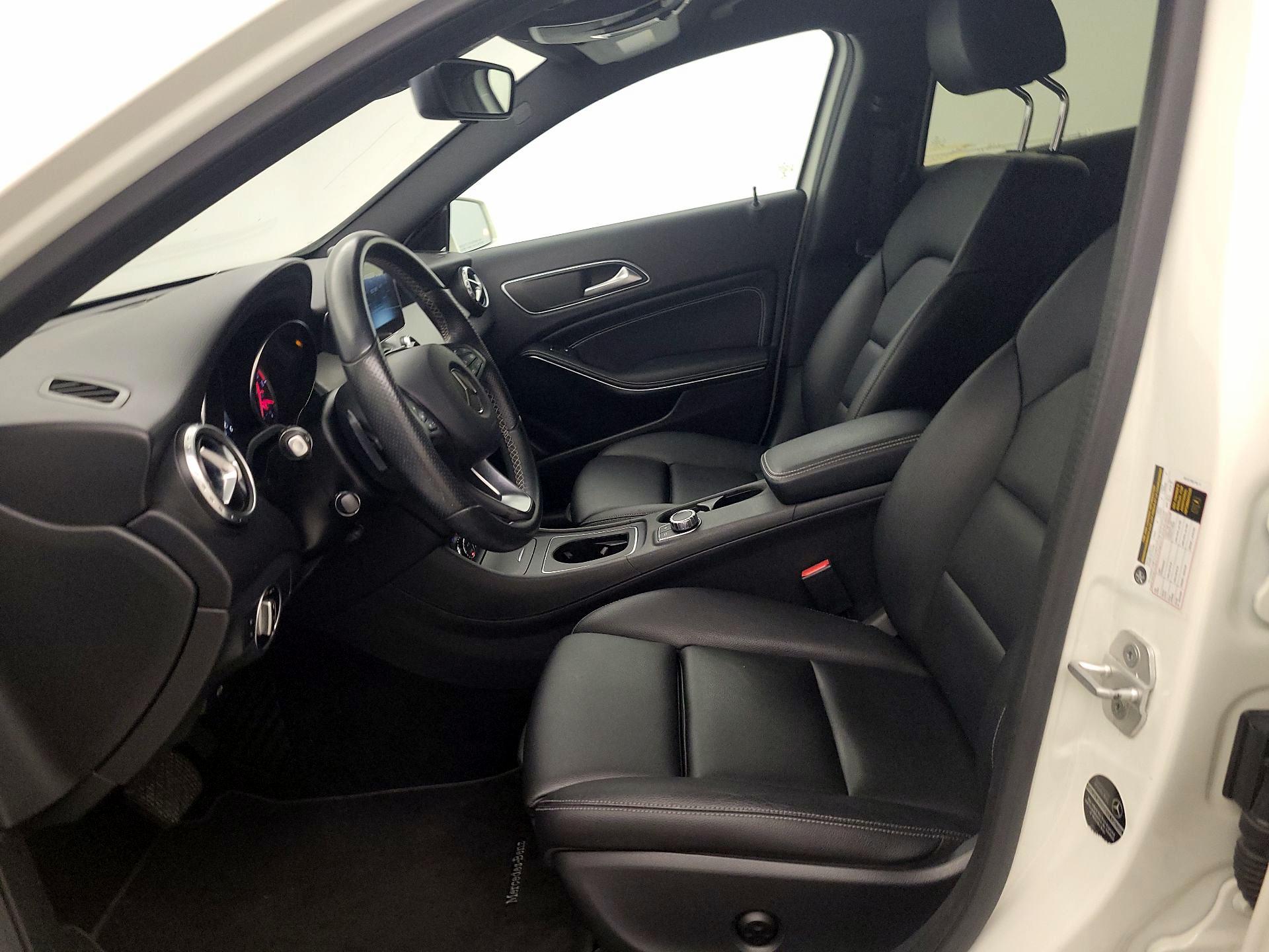 Thumbnail: 2016 Mercedes-Benz GLA - 11