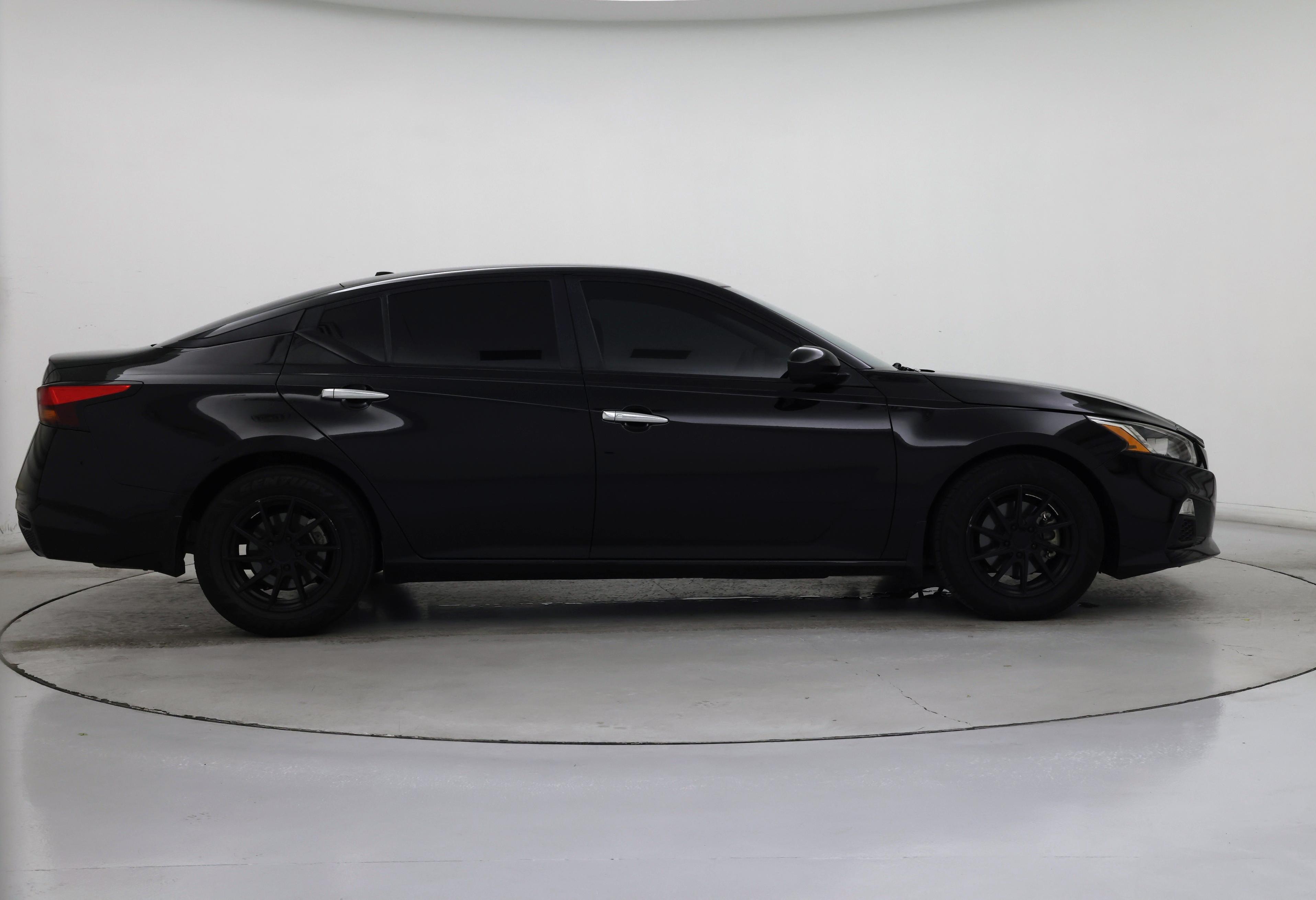 Thumbnail: 2020 Nissan Altima - 7