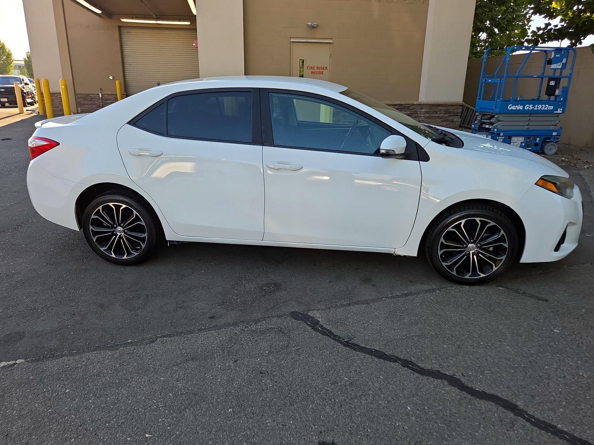 Thumbnail: 2016 Toyota Corolla - 4