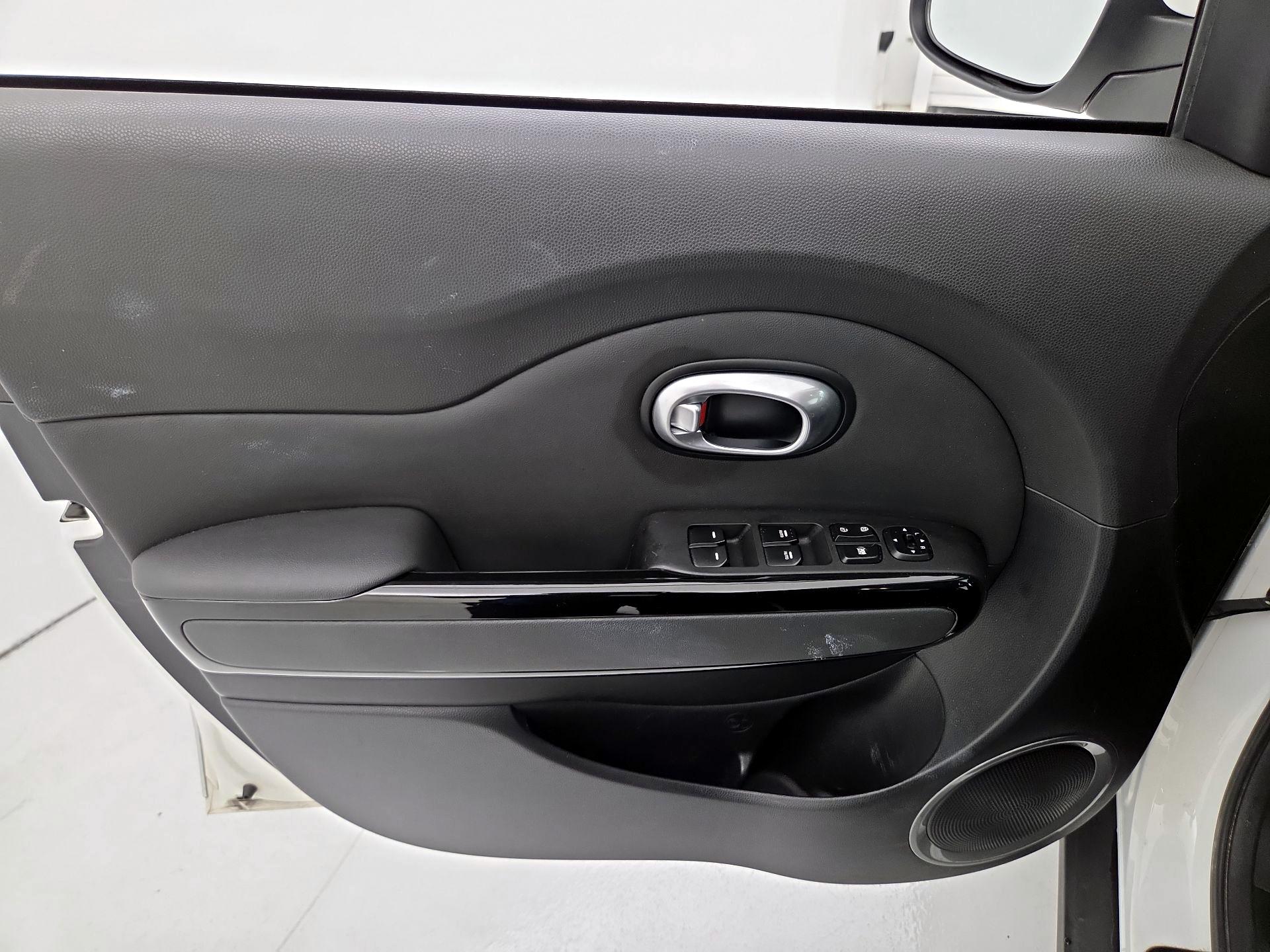 Thumbnail: 2016 Kia Soul - 12