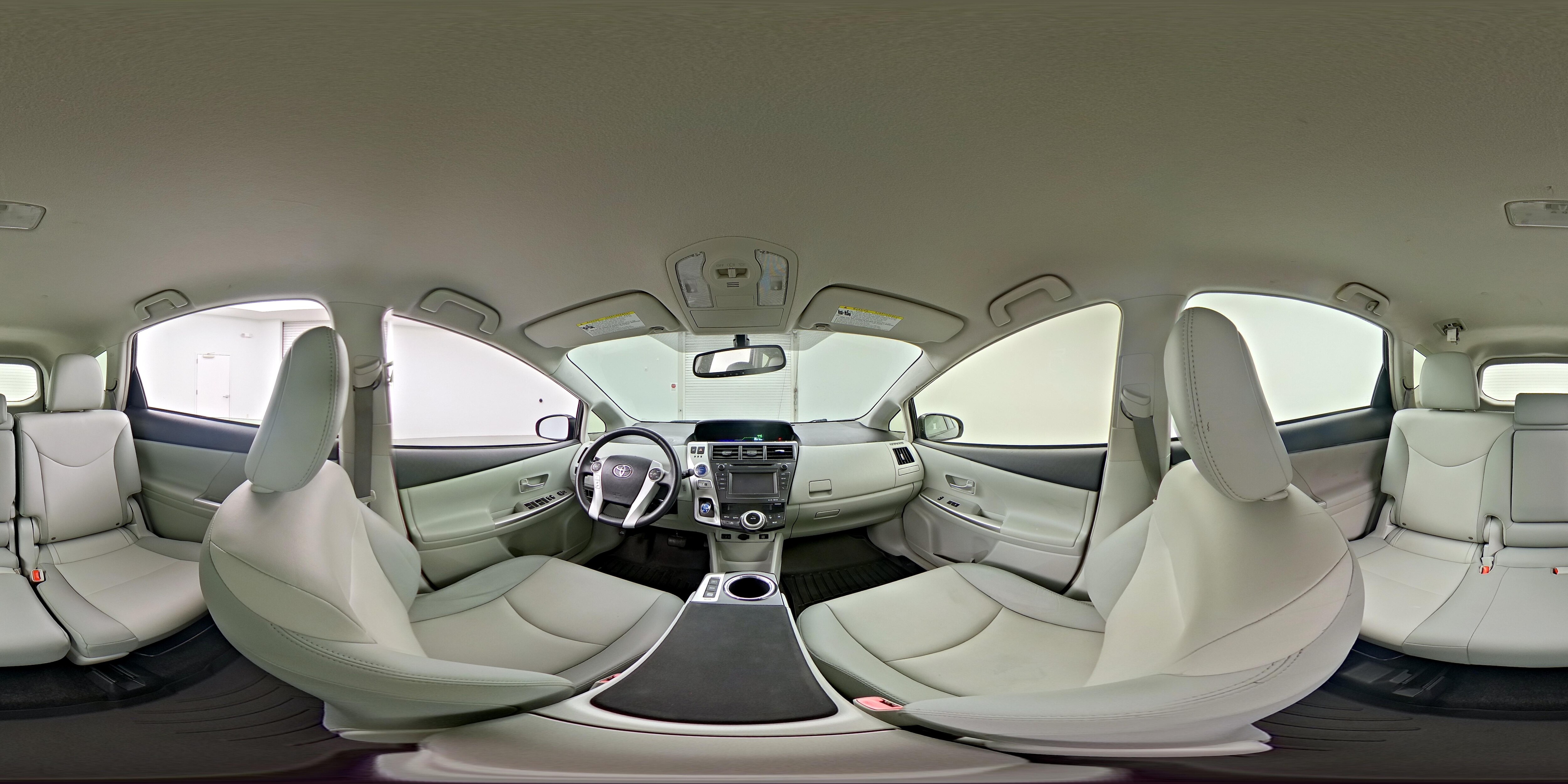 2014 Toyota Prius v Five - Photo 25