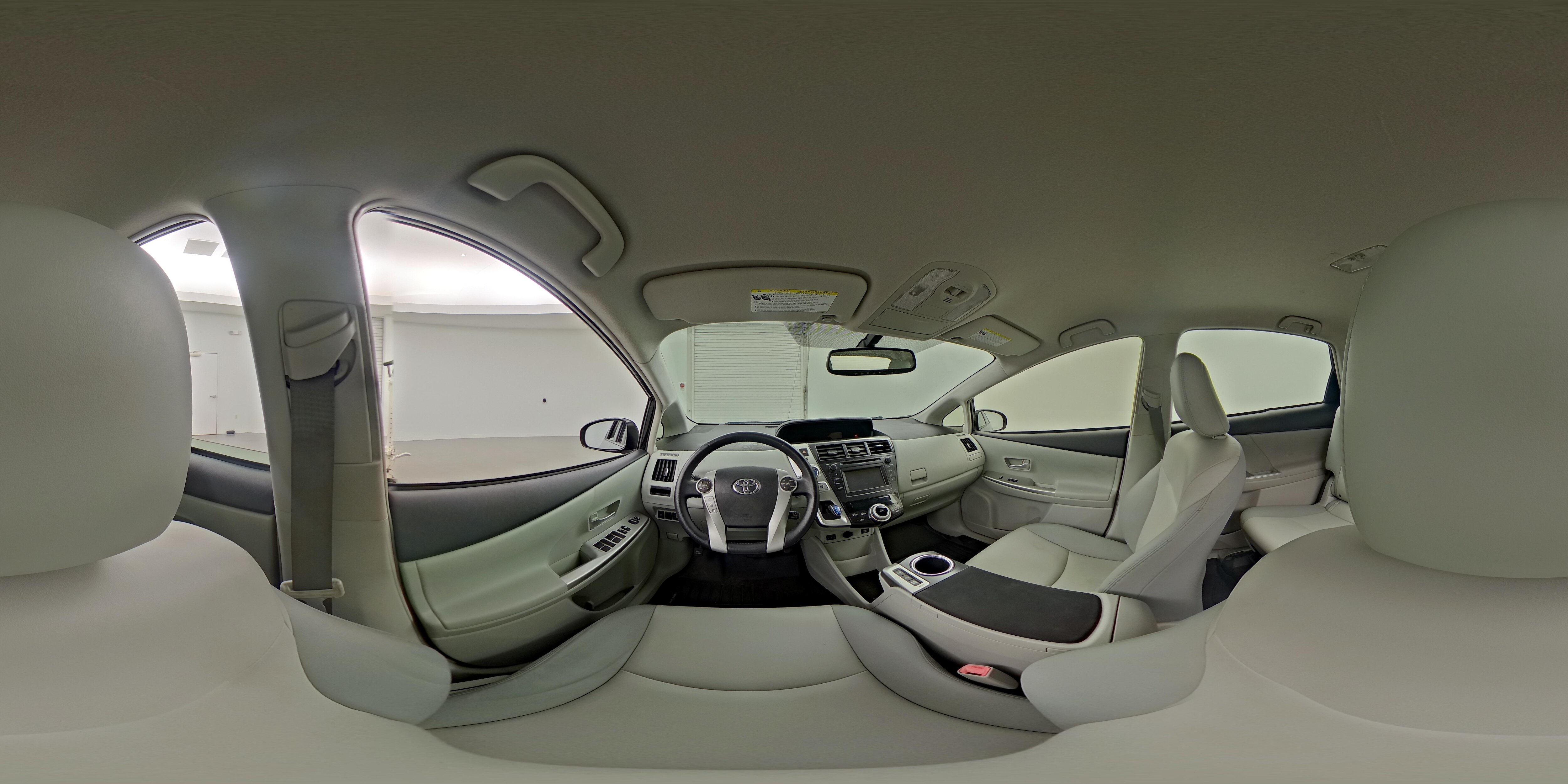 2014 Toyota Prius v Five - Photo 27