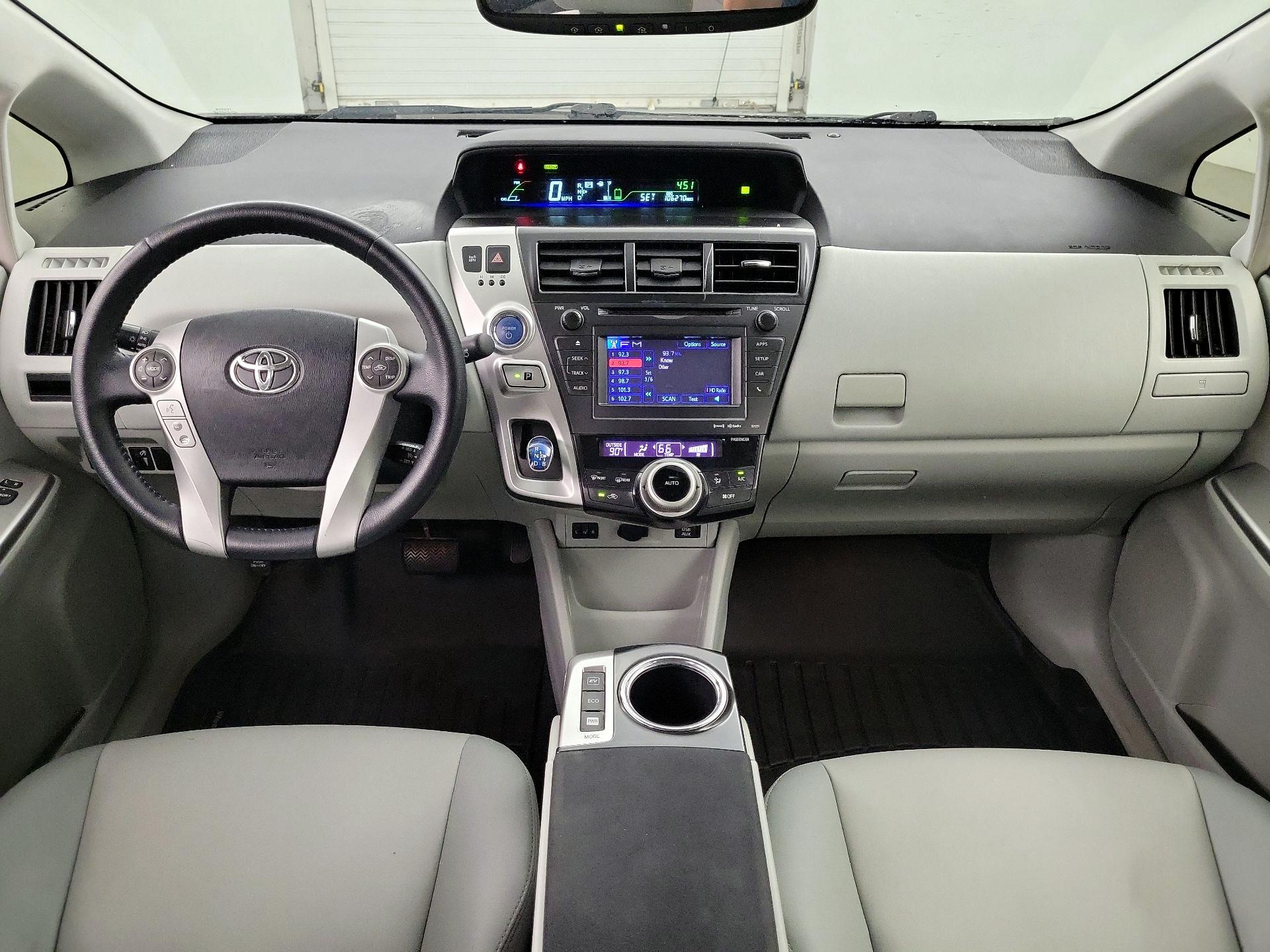 Thumbnail: 2014 Toyota Prius v - 9