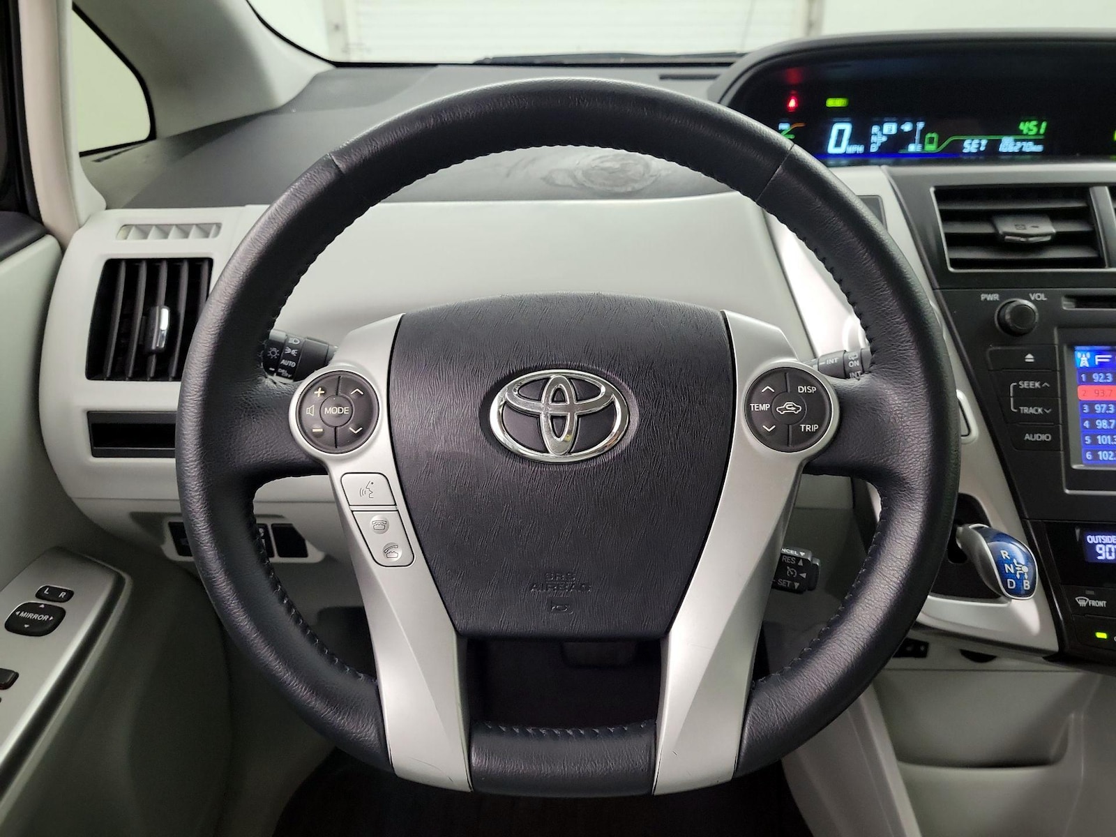 2014 Toyota Prius v Five - Photo 11
