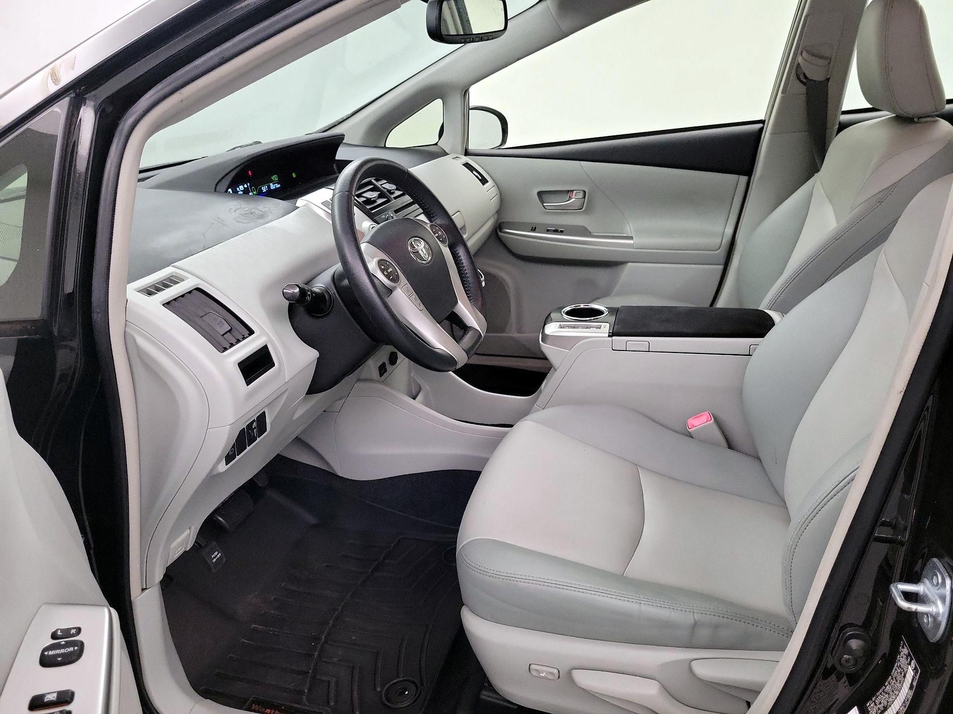 Thumbnail: 2014 Toyota Prius v - 11