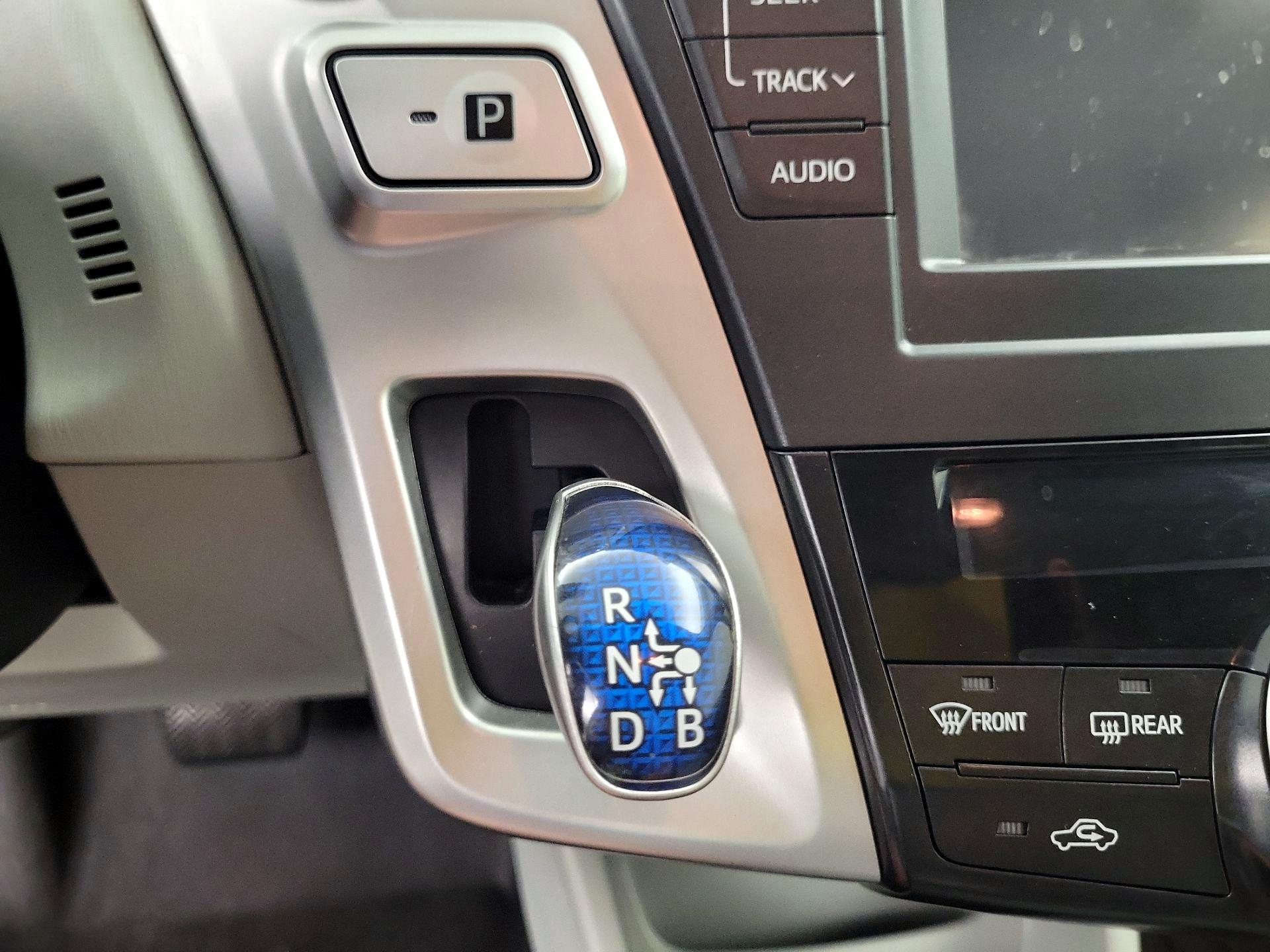 Thumbnail: 2014 Toyota Prius v - 18
