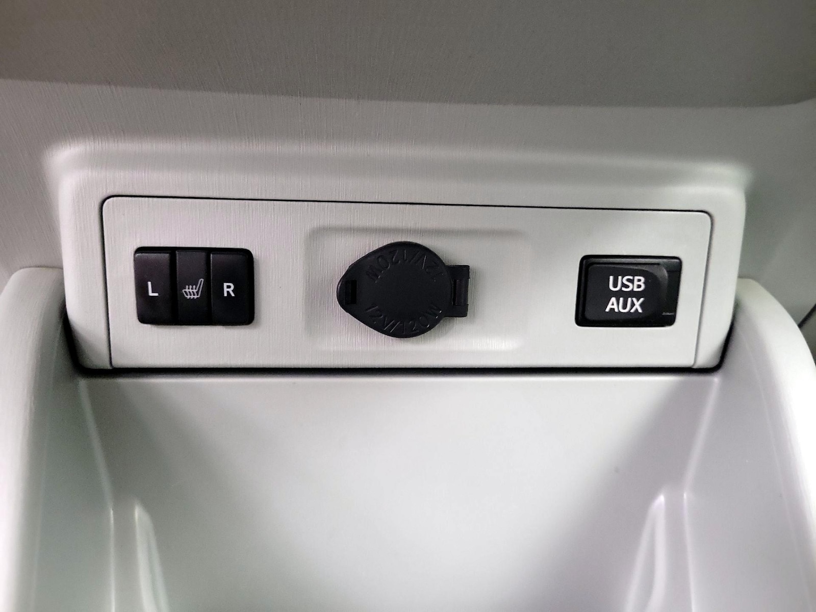 2014 Toyota Prius v Five - Photo 20