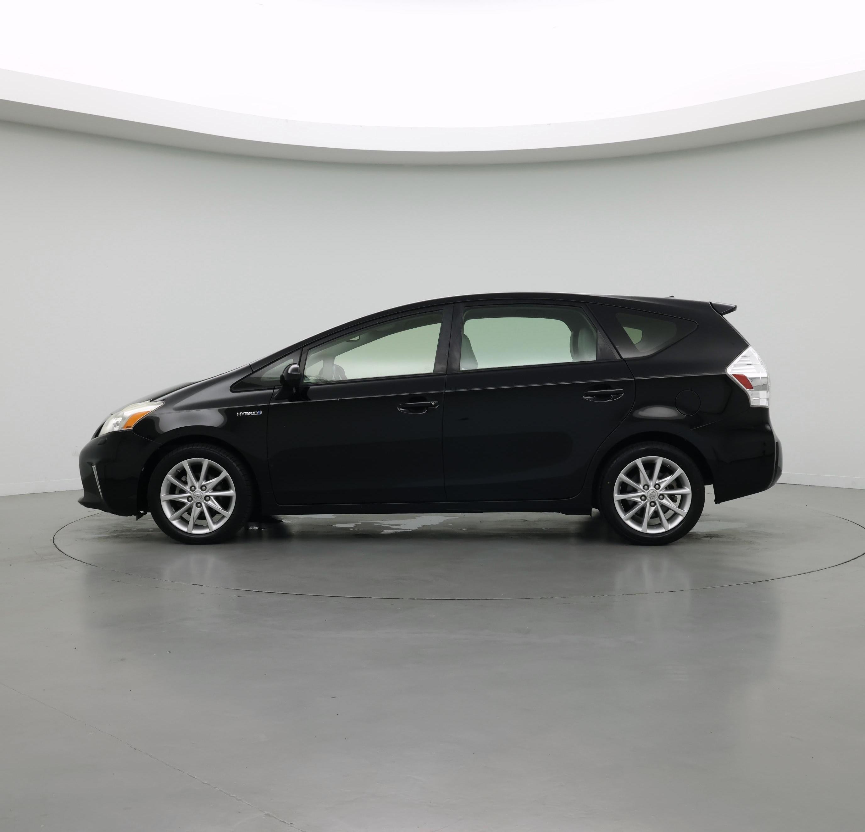 Thumbnail: 2014 Toyota Prius v - 3